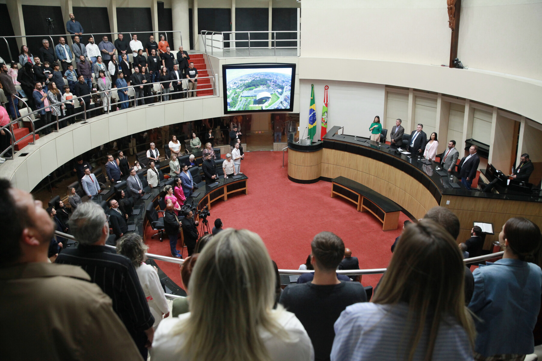 Parlamento homenageia 35 anos do Ministério da Palavra Viva Church