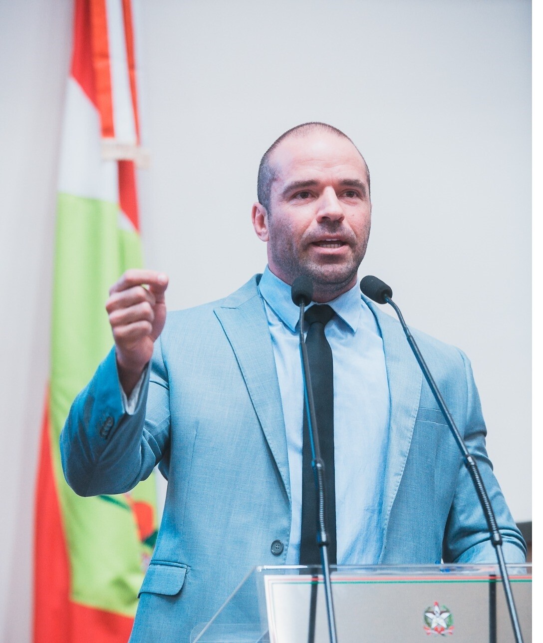 Jessé Lopes aciona MP contra jornalista que acusou SC de nazismo