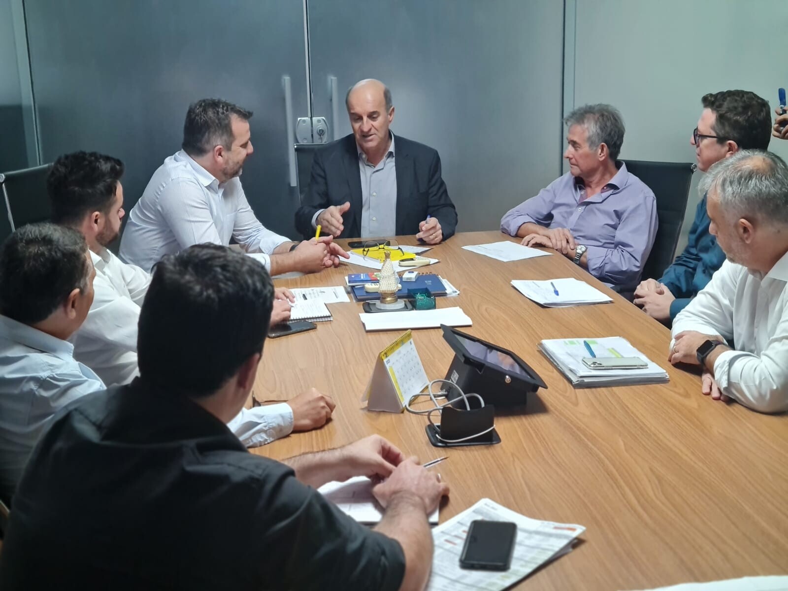 Deputado José Milton Scheffer em reunião na Secretaria de Infraestrutura