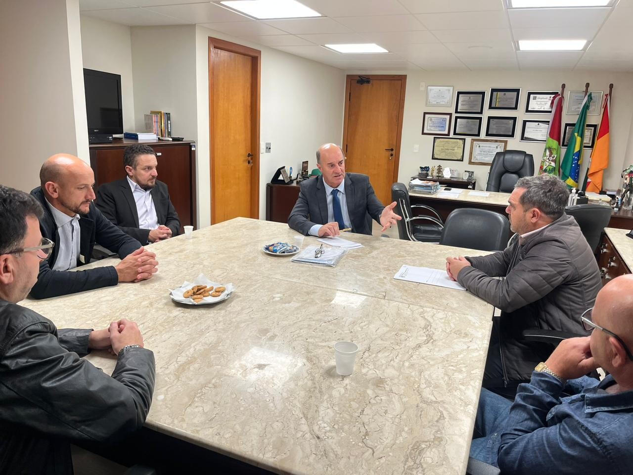 Deputado José Milton Scheffer e lideranças de Santa Rosa do Sul