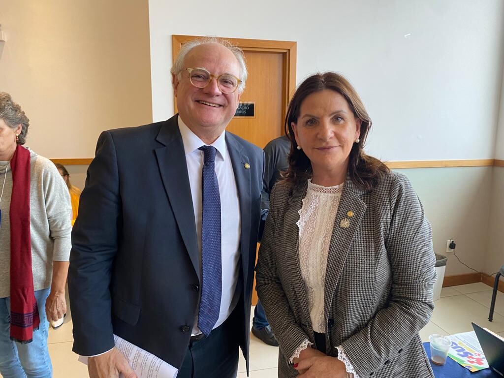 Deputado Dr. Vicente e secretária de Estado da Saúde, Carmen Zanotto