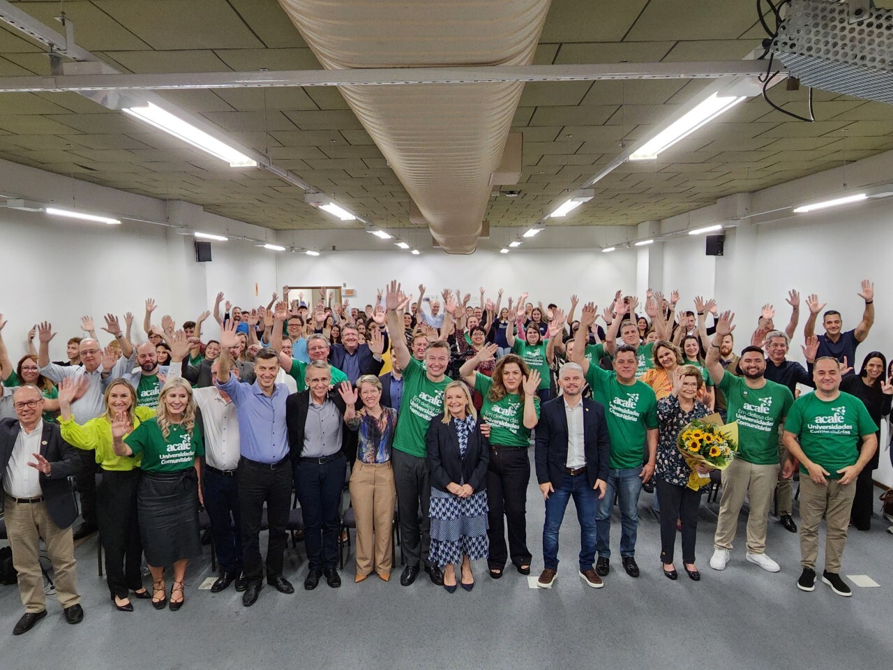 Deputado Napoleão Bernardes e autoridades na Furb, em Blumenau