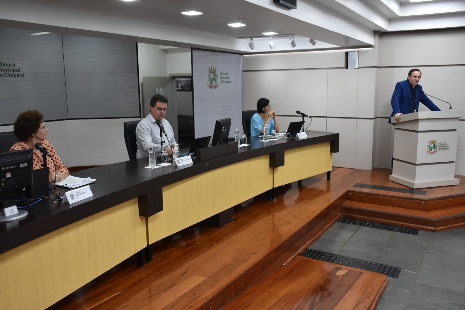 Miotto fez um breve pronunciamento durante sessão da Câmara de Vereadores de Chapecó FOTO: Ascom deputado Jair Miotto