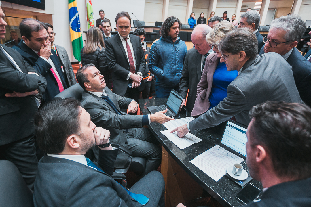 Comissão Conjunta – CCJ, Comissão de Finanças e Tributação, Comissão de Educação, Cultura e Desporto