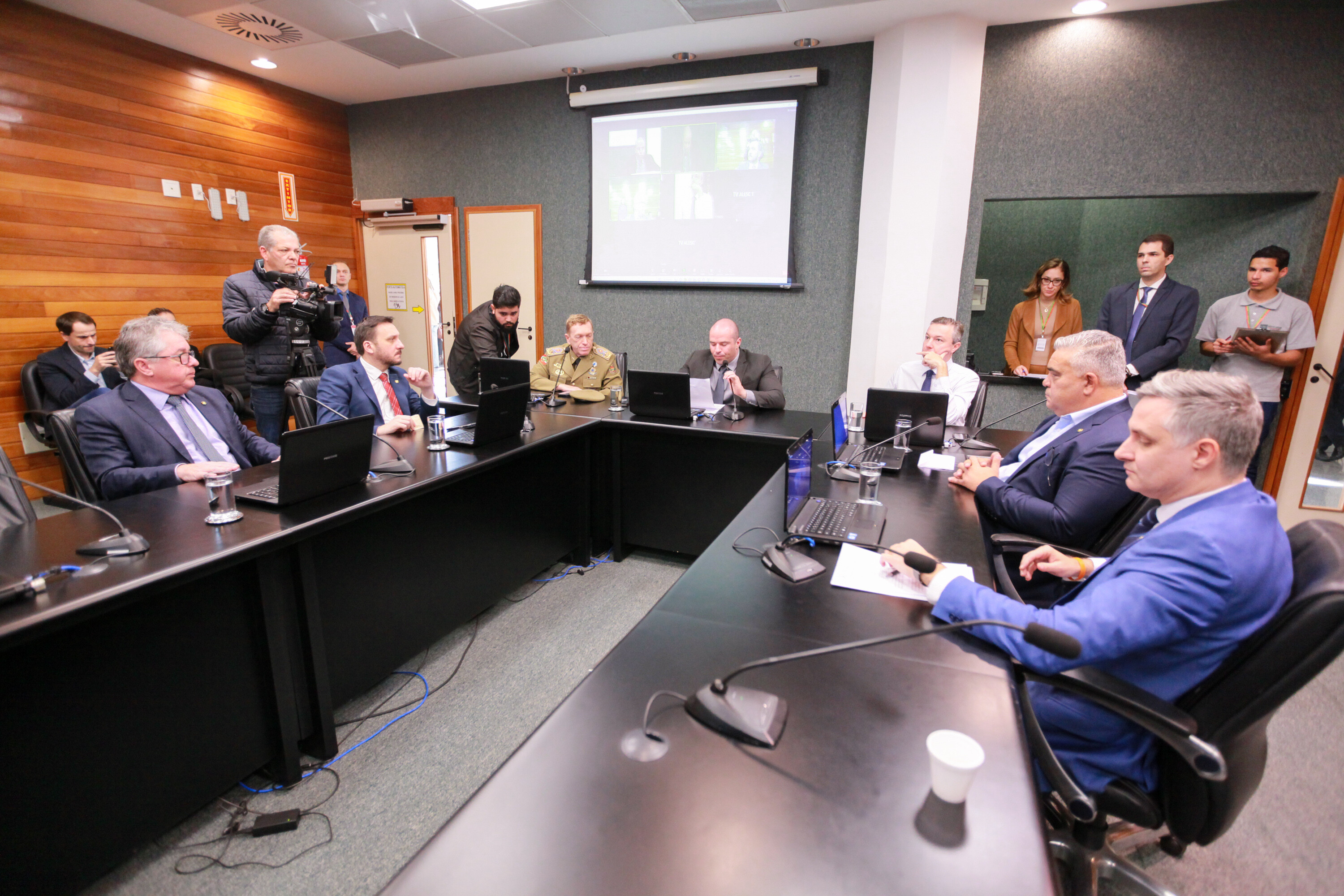 Comissão debate programa de segurança estrutural para escolas