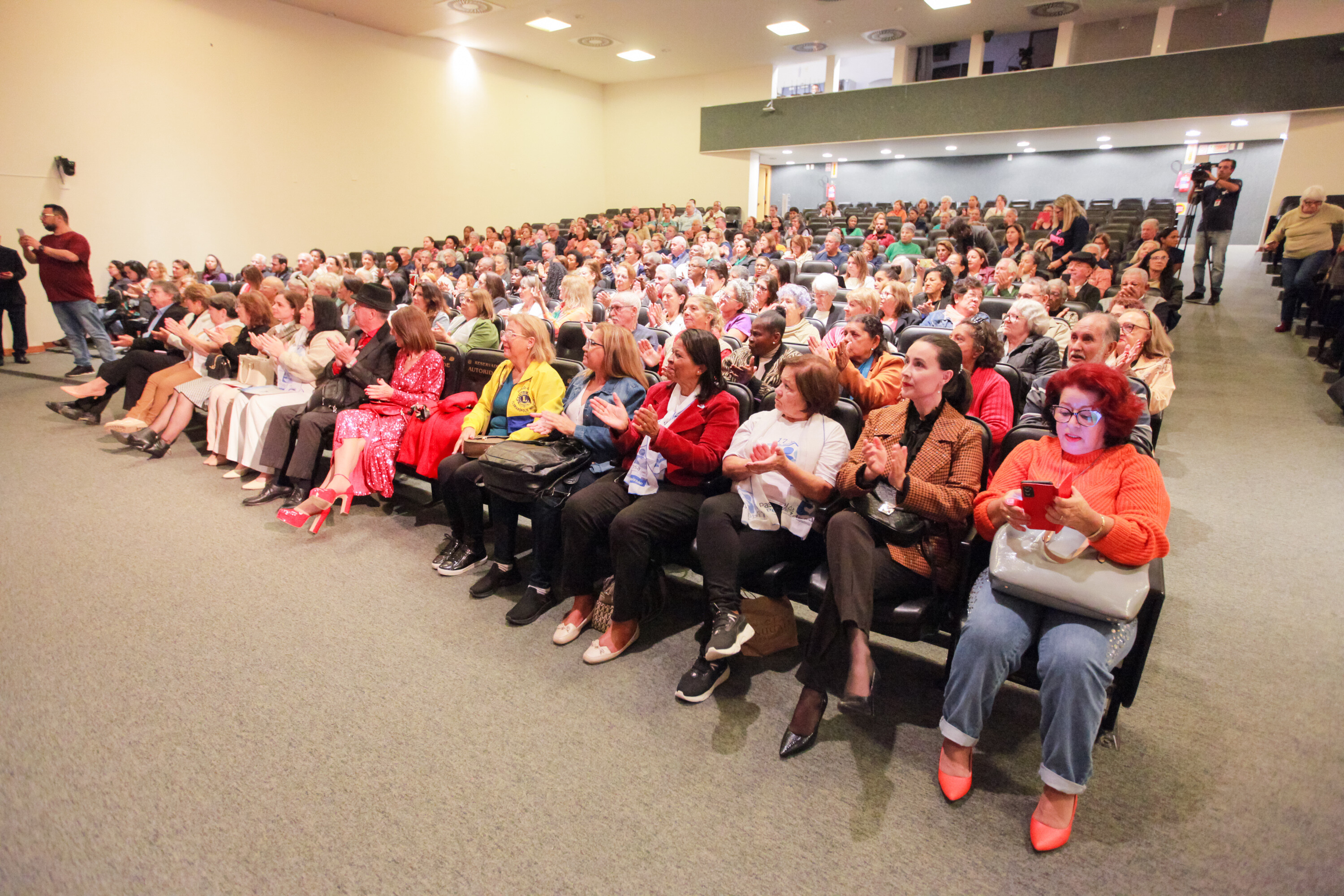 Simpósio na Alesc discute o etarismo: o preconceito contra os mais velhos