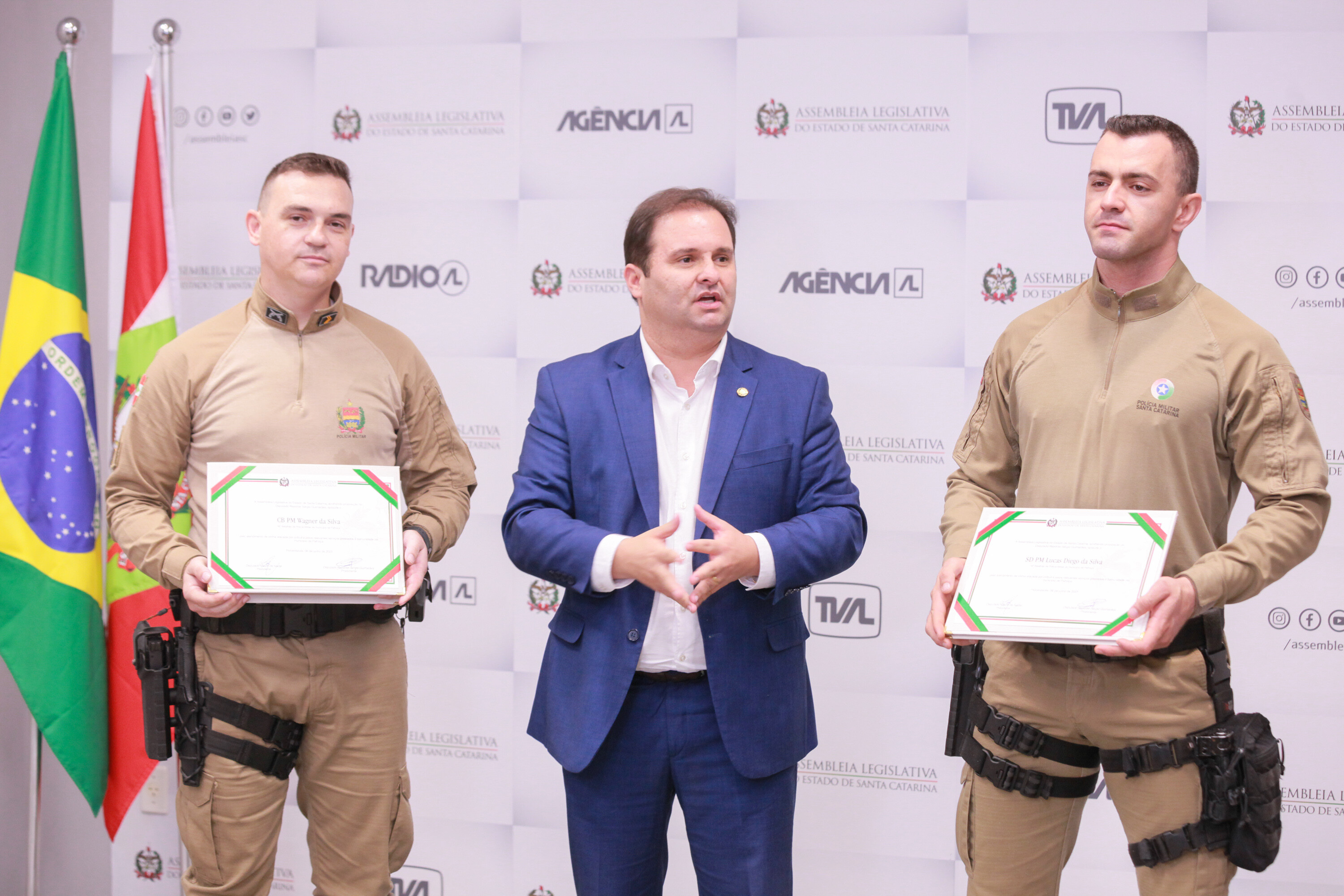 PMs de Palhoça recebem moção de aplauso da Assembleia