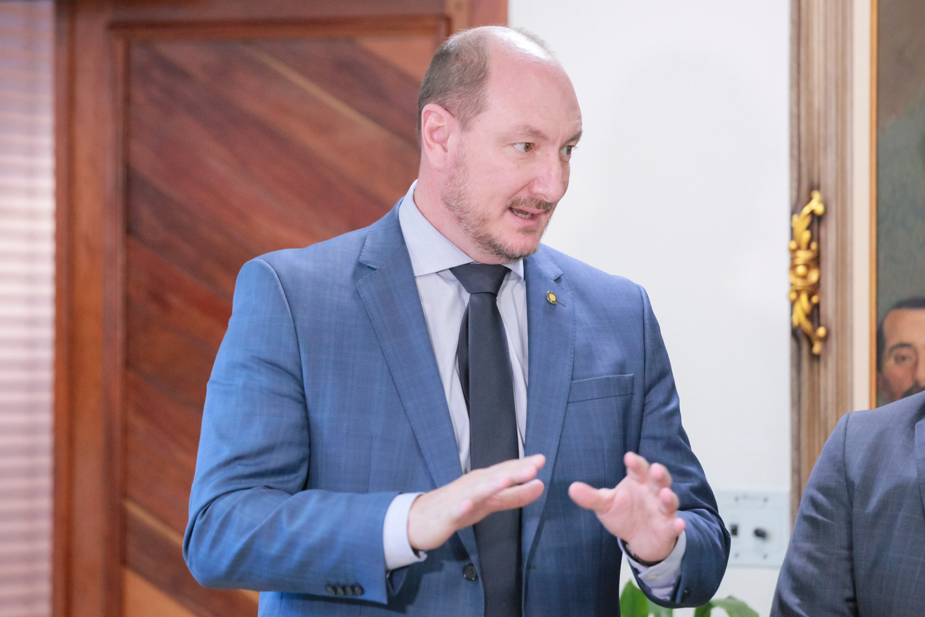 Deputado Emerson Stein entrega homenagem ao Desembargador João Henrique Blasi  - Deputado Mauro de Nadal (MDB)