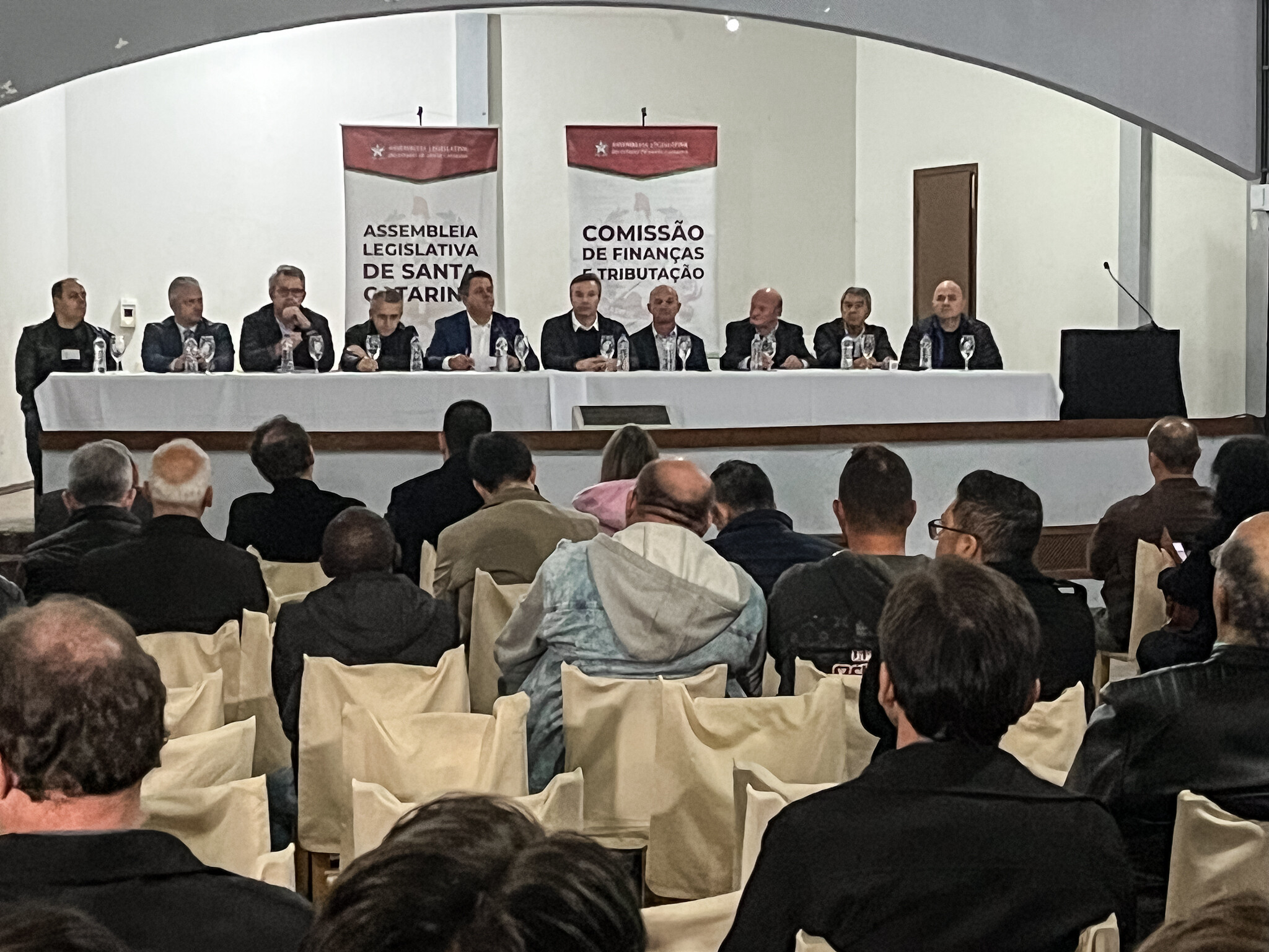 Audiência debate municipalização de complexo do Sesi, em Blumenau