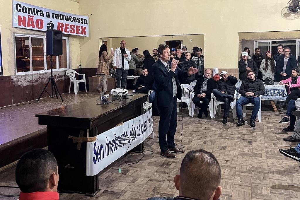 Deputado participou de reunião na comunidade Passagem da Barra, na ultima quarta (14). FOTO: Assessoria Deputado Volnei Weber