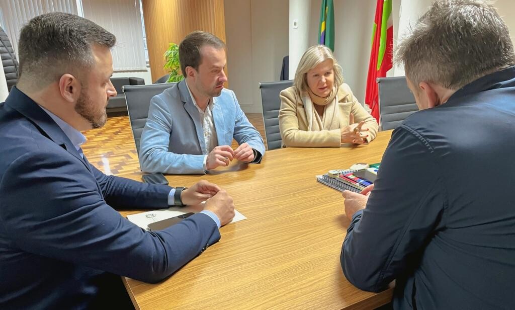 A ex-prefeita de Fraiburgo Claudete Gheller participou da reunião. FOTO: Divulgação