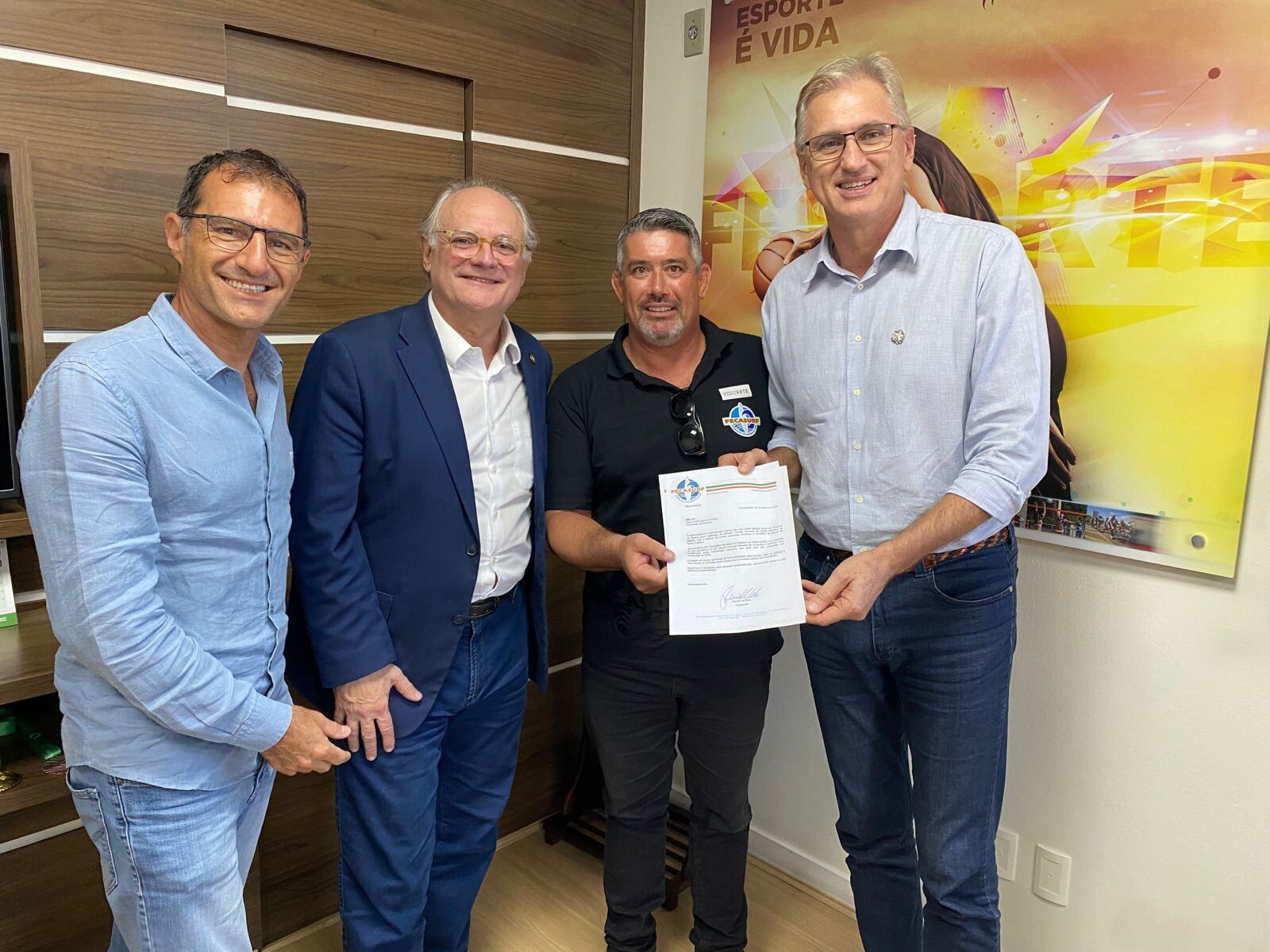 Deputado Dr Vicente, dirigentes da Fecasurf e presidente da Fesporte, Paulão do Vôlei