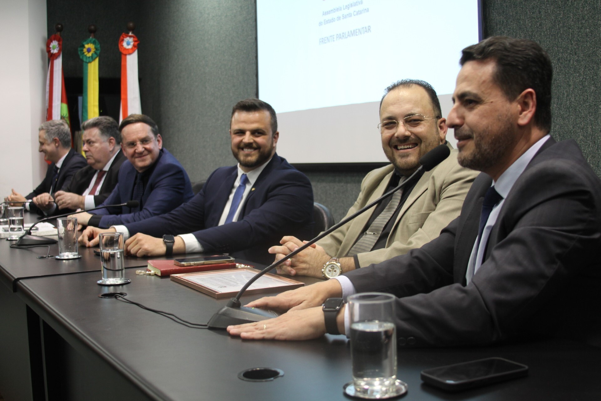 Miotto reúne lideranças religiosas e políticas no lançamento da Frente Parlamentar Evangélica