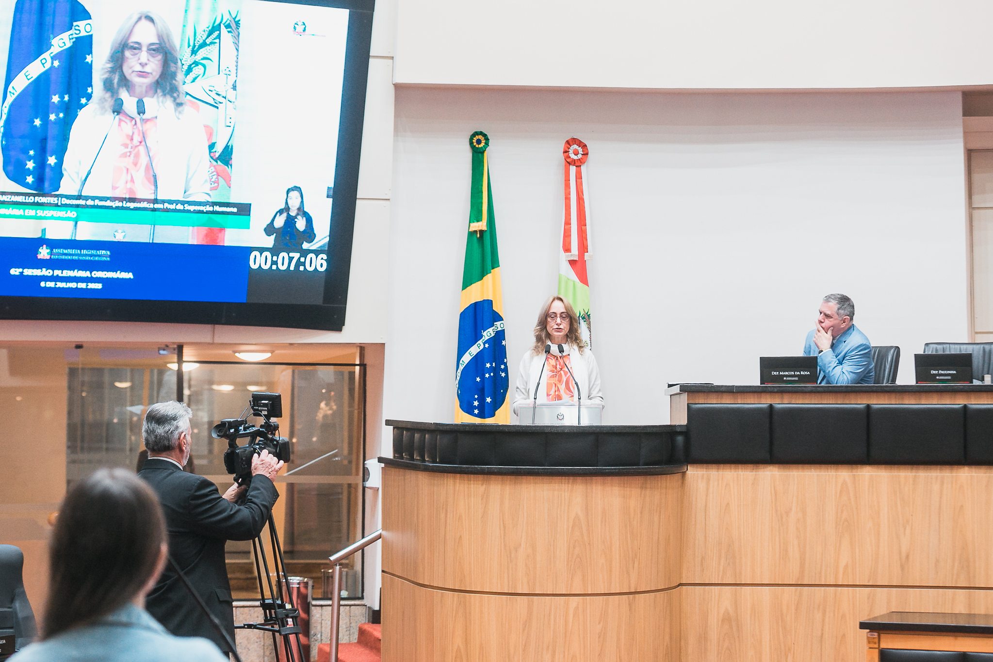 Suspensão da Sessão - Dra. Mariza Azanello Fontes, Docente da Fundação Logosófica