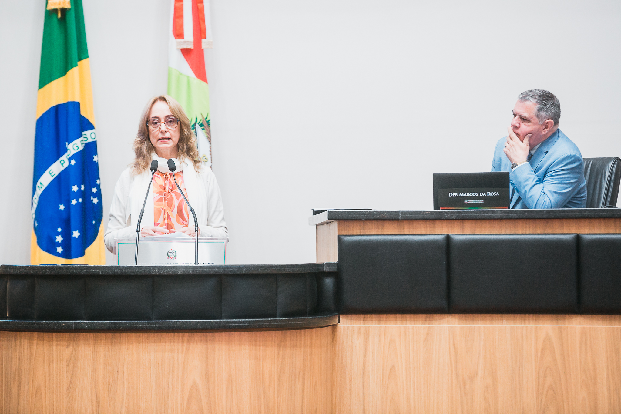 Suspensão da Sessão - Dra. Mariza Azanello Fontes, Docente da Fundação Logosófica