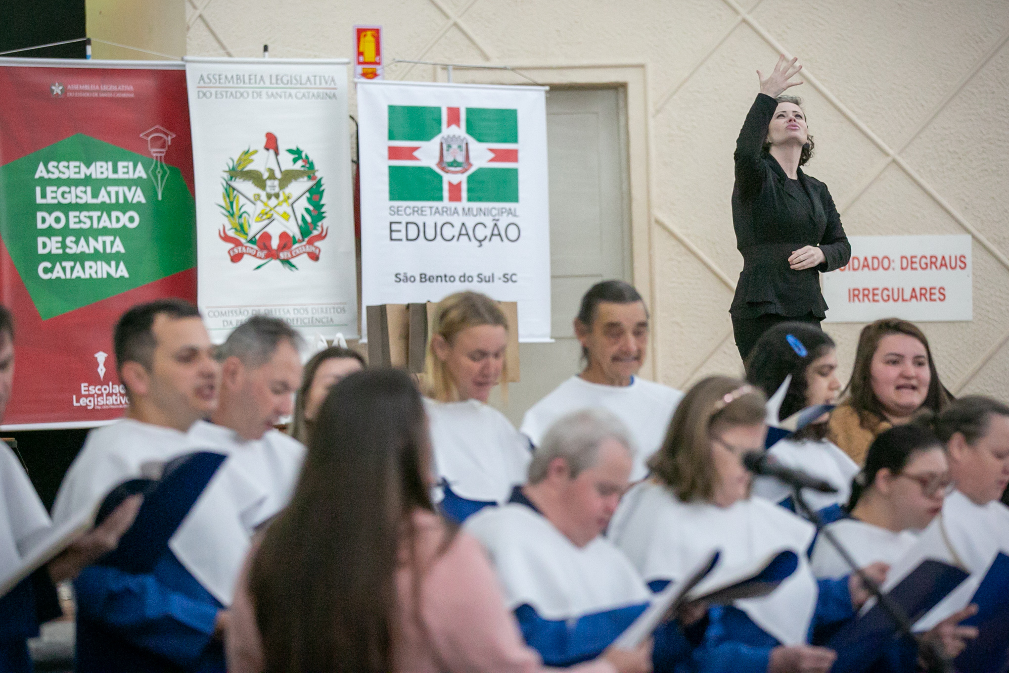 I Seminário Municipal de Educação Especial na Perspectiva da Educação Inclusiva. Coral Caesp/Girassol da APAE de São Bento do Sul