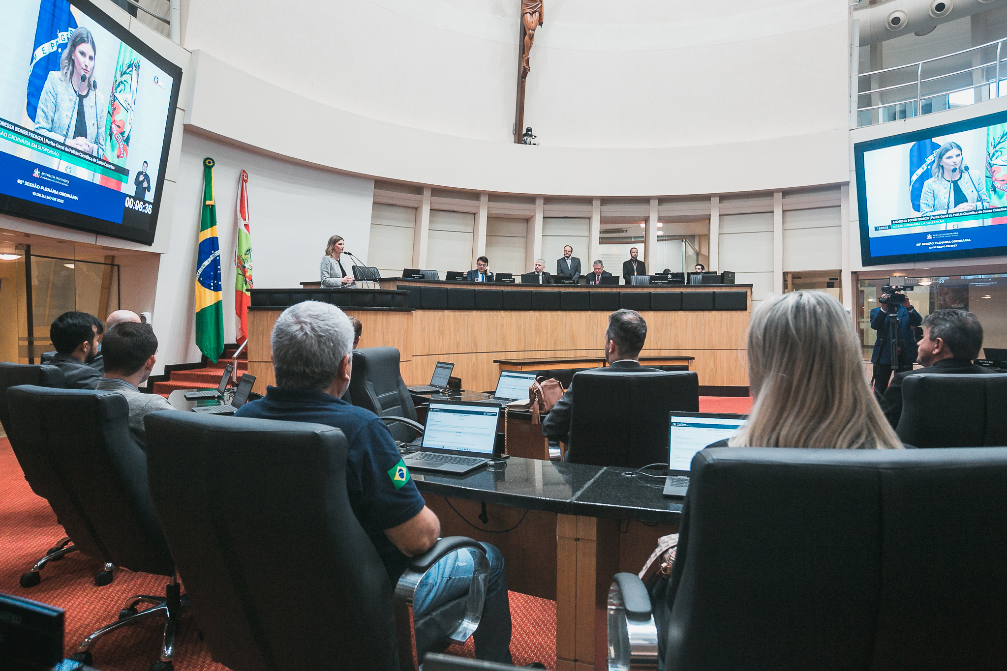 Suspensão de Sessão com Entrega de Moção- Dep. Delegado Egidio - Polícia Científica