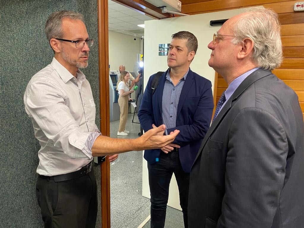 Deputado Dr Vicente e integrantes da Apae de Jaraguá do Sul
