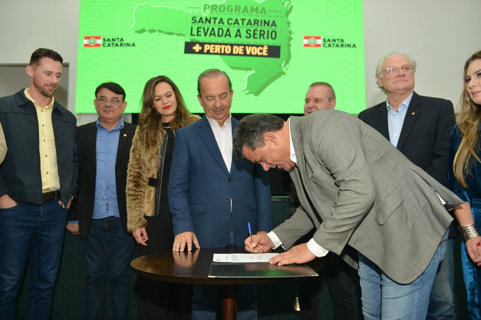 Deputado Ivan Naatz participou da entrega de recursos e equipamentos para a segurança pública FOTO: Divulgação