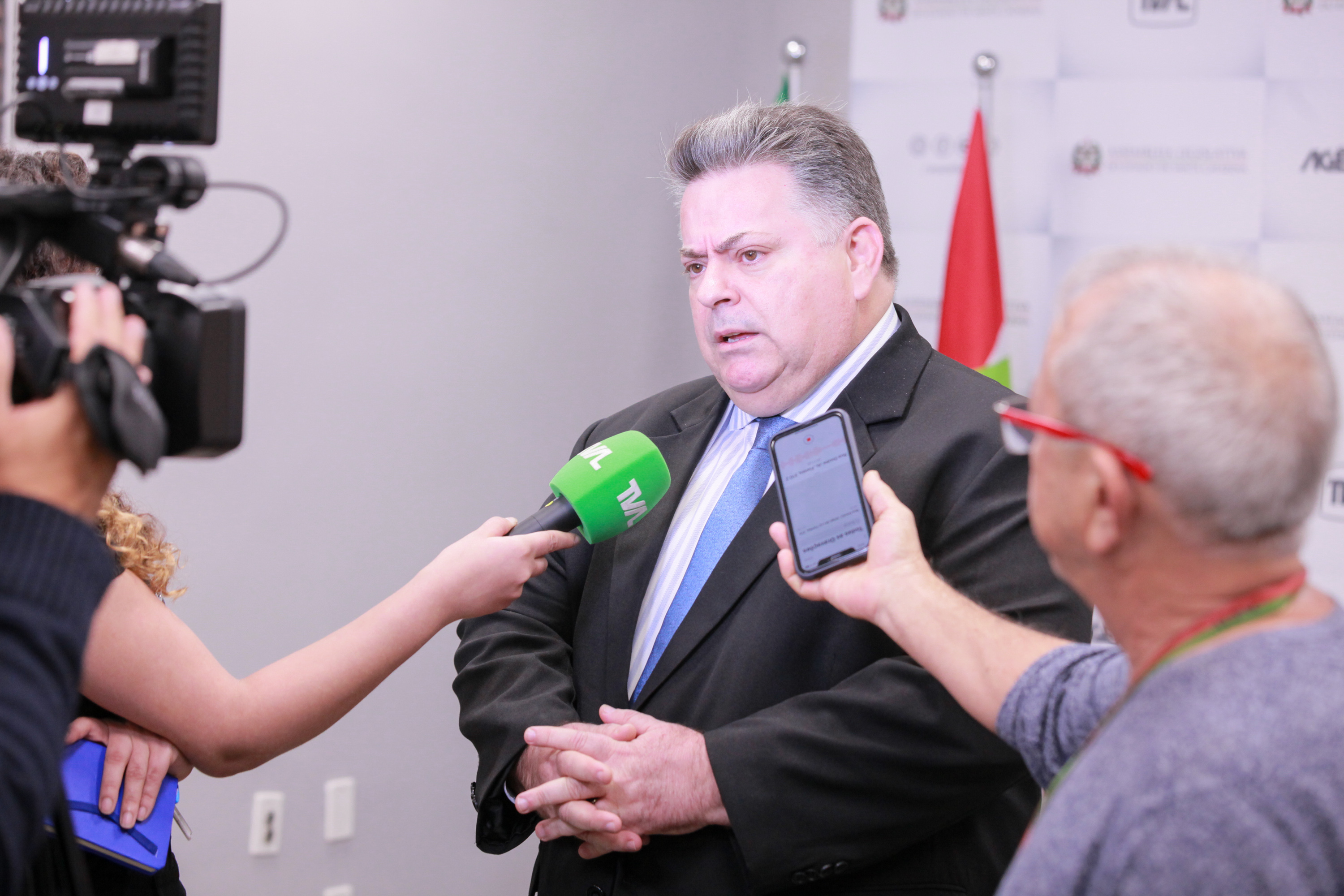 Deputado Sergio Motta entrega homenagem a atleta Isadora di Bernardi