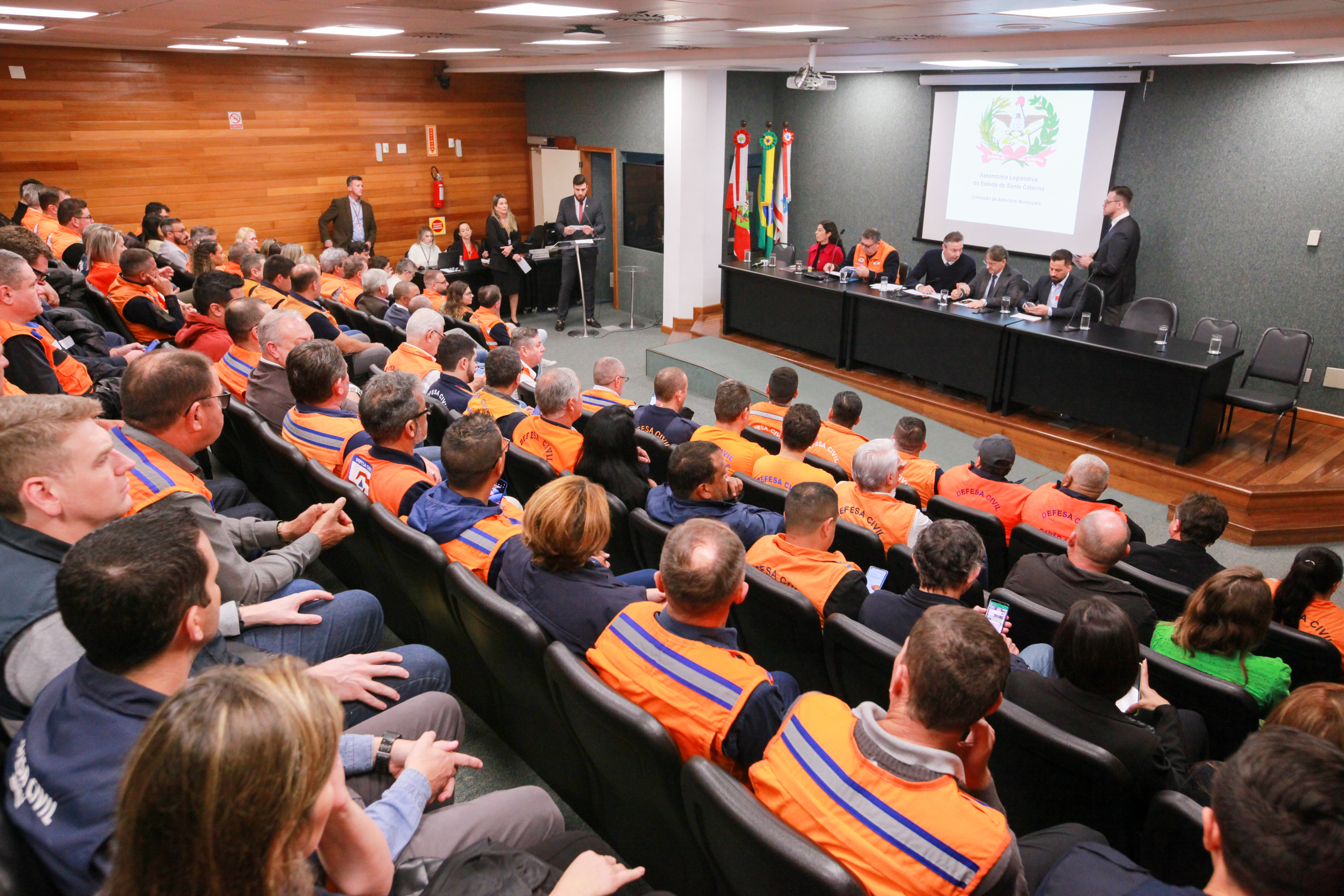 Audiência Pública para discutir a atuação do Estado nas ações da Defesa Civil nos Município