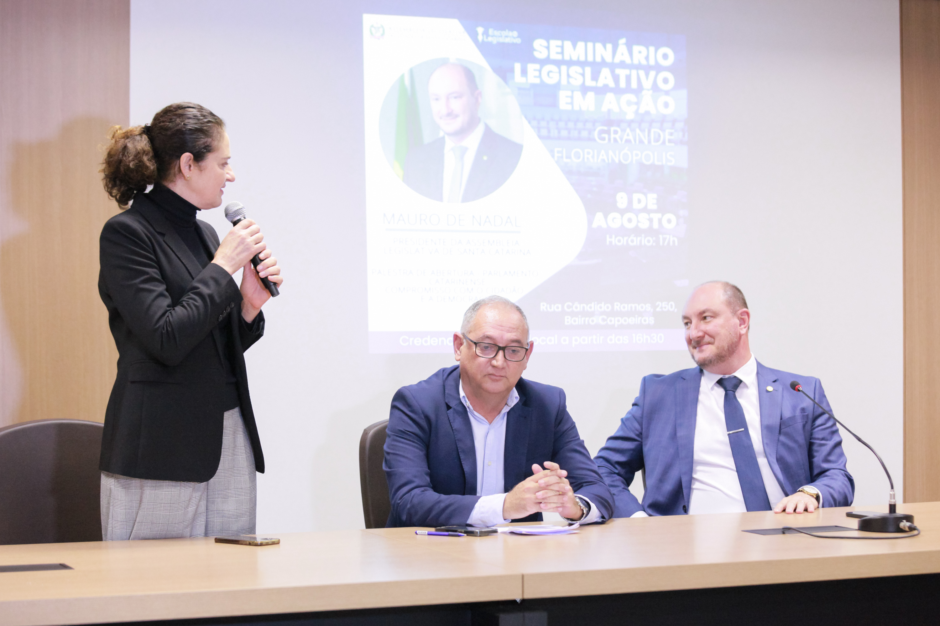 ESCOLA DO LEGISLATIVO - Deputado Mauro de Nadal apresenta palestra na GranFpólis