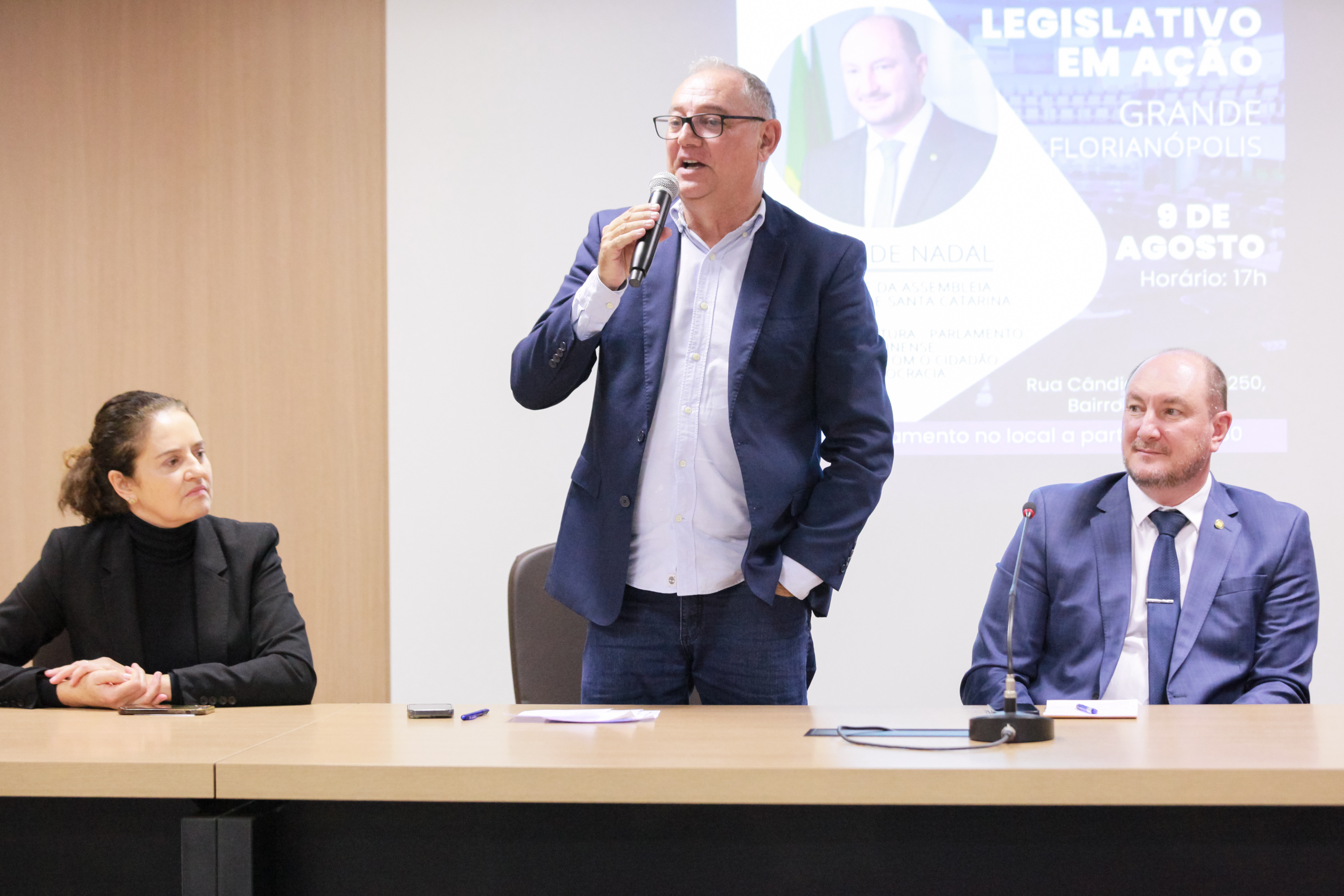 ESCOLA DO LEGISLATIVO - Deputado Mauro de Nadal apresenta palestra na GranFpólis