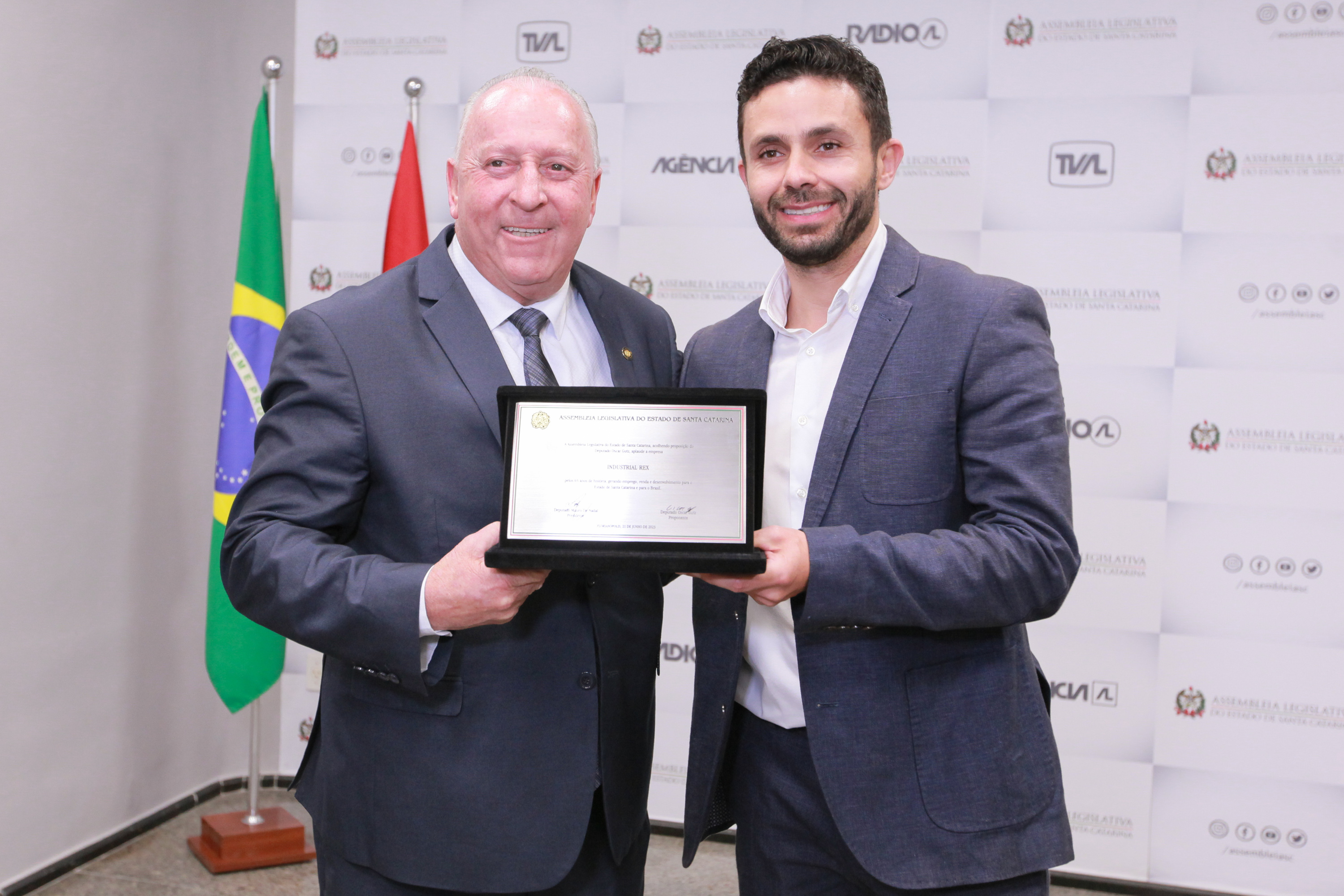 Industrial Rex recebe homenagem de Deputado Oscar Gutz