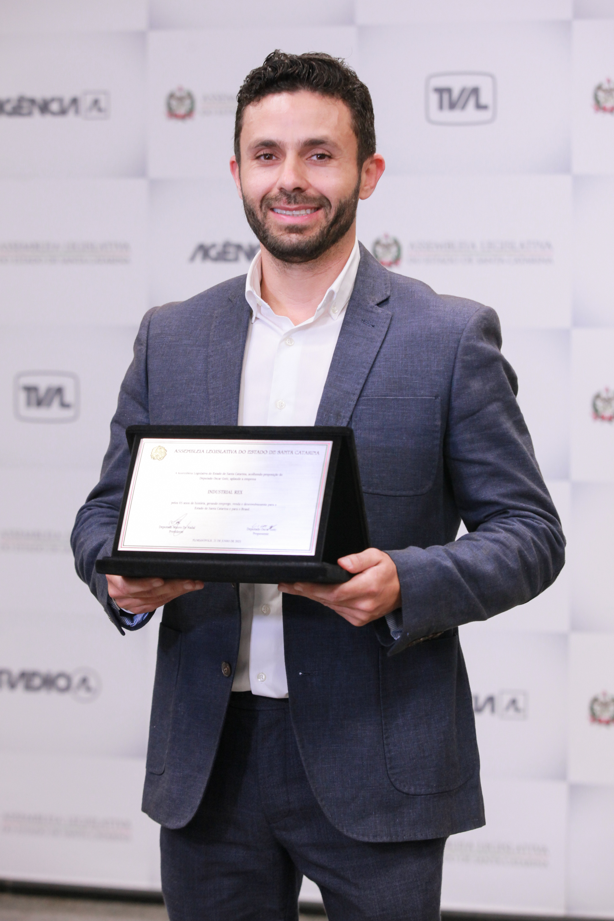 Industrial Rex recebe homenagem de Deputado Oscar Gutz