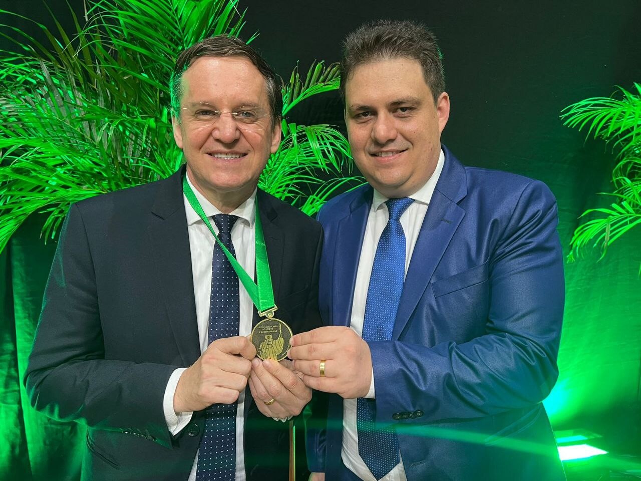 Câmara de Vereadores de Chapecó entrega medalha de honra ao mérito “O Desbravador” a Miotto