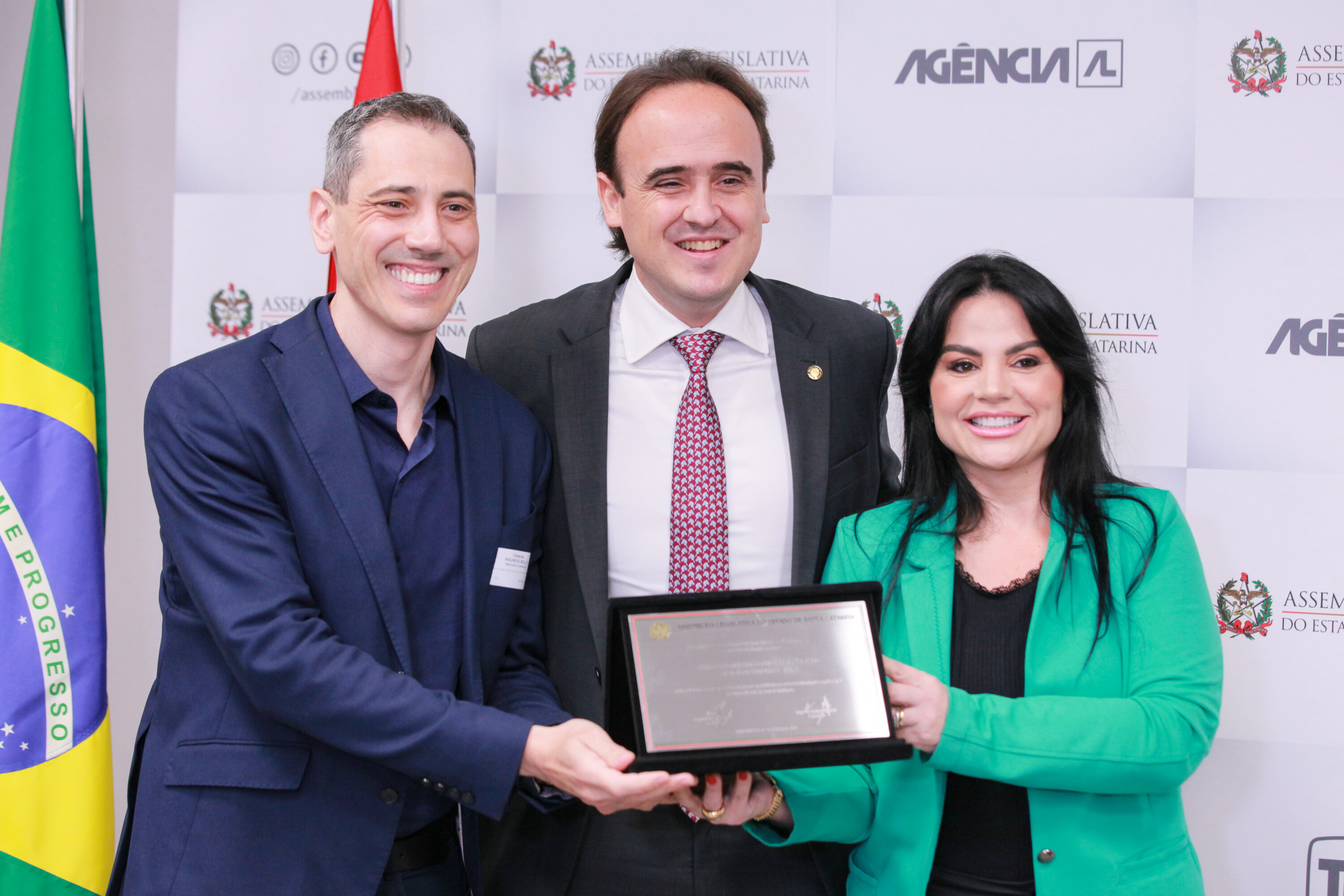 Associação de Balneário Camboriú recebe homenagem da Assembleia
