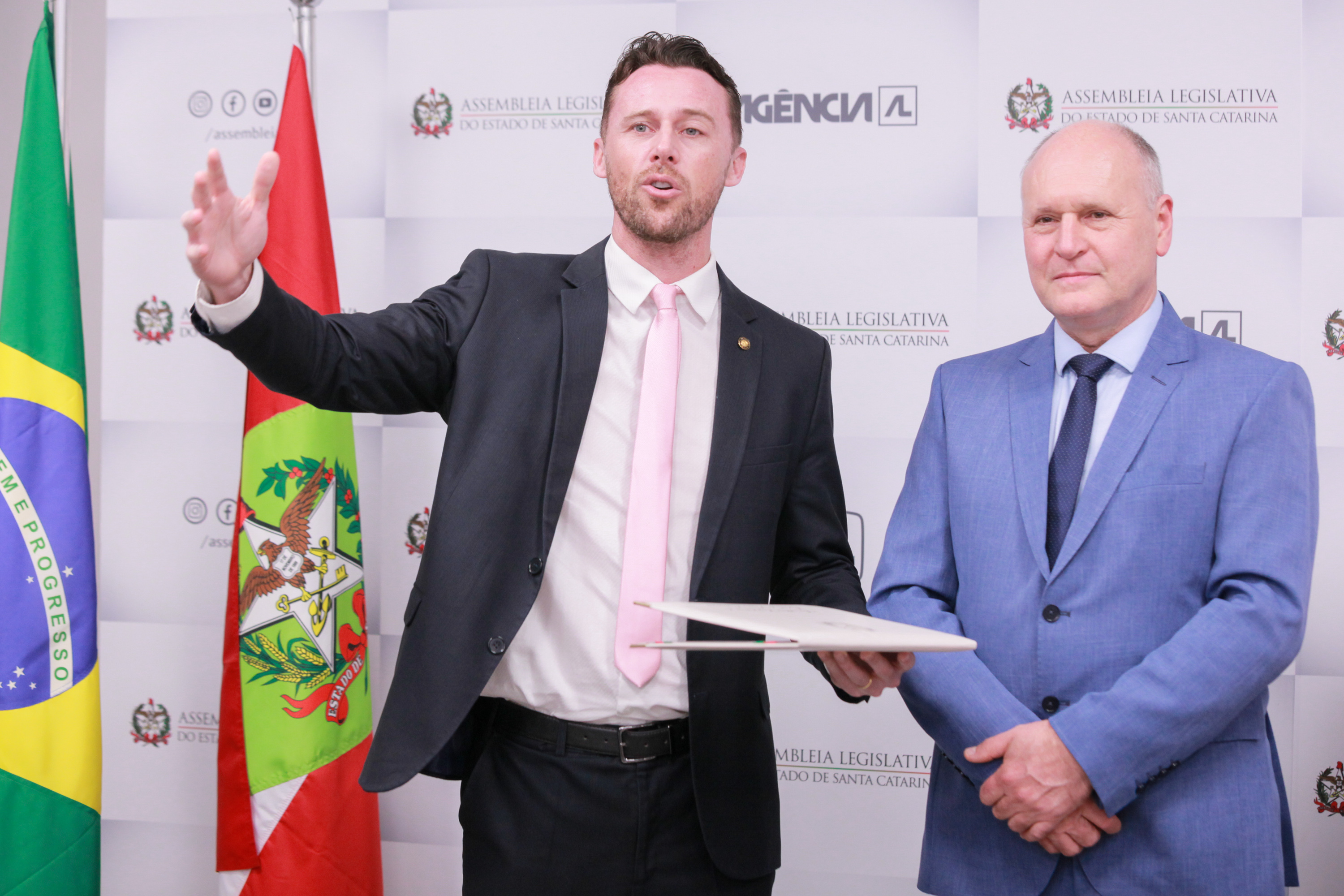 Deputado Fernando Kreling homenageia Marco Antônio Schueda