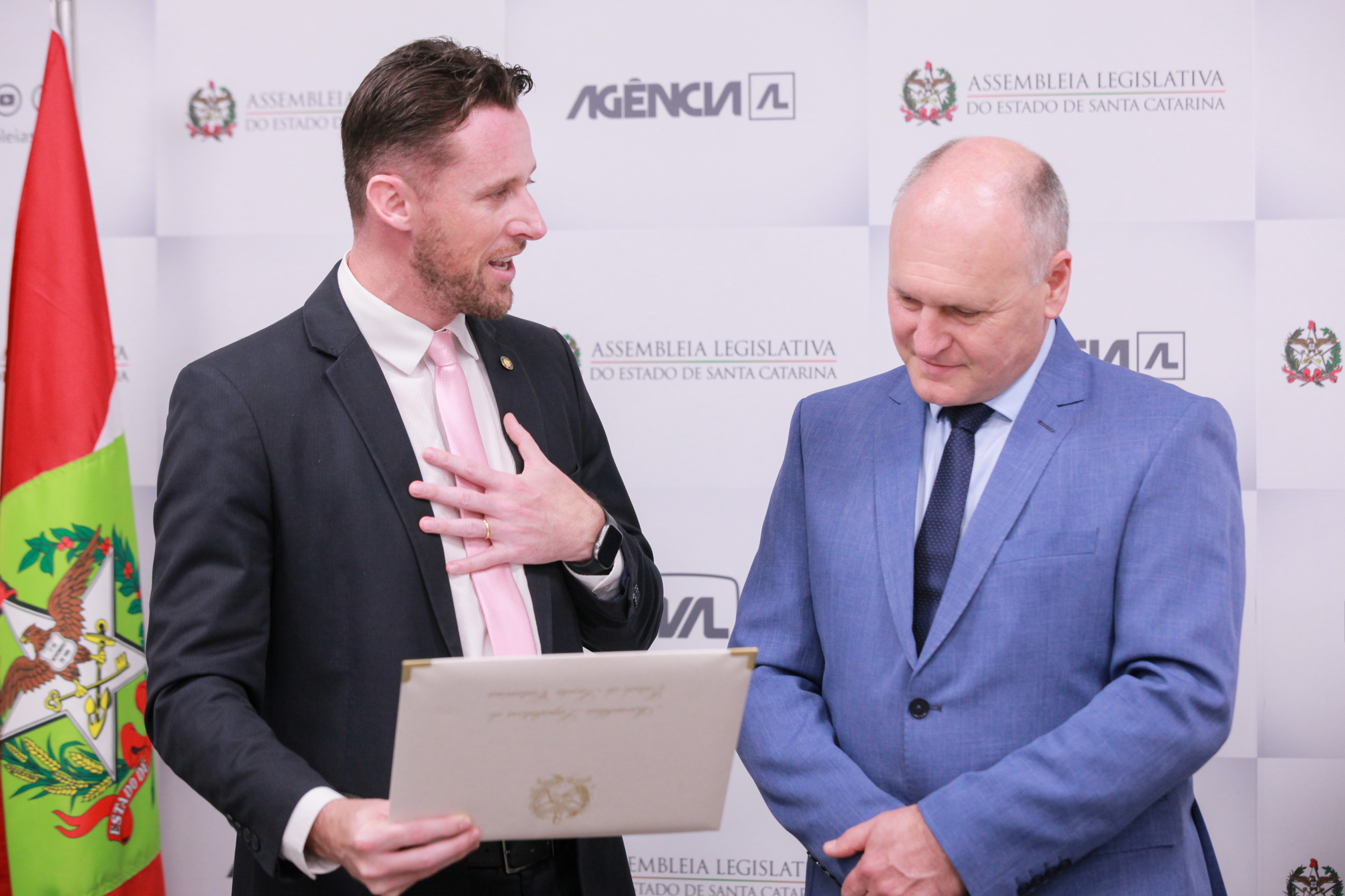 Deputado Fernando Kreling homenageia Marco Antônio Schueda
