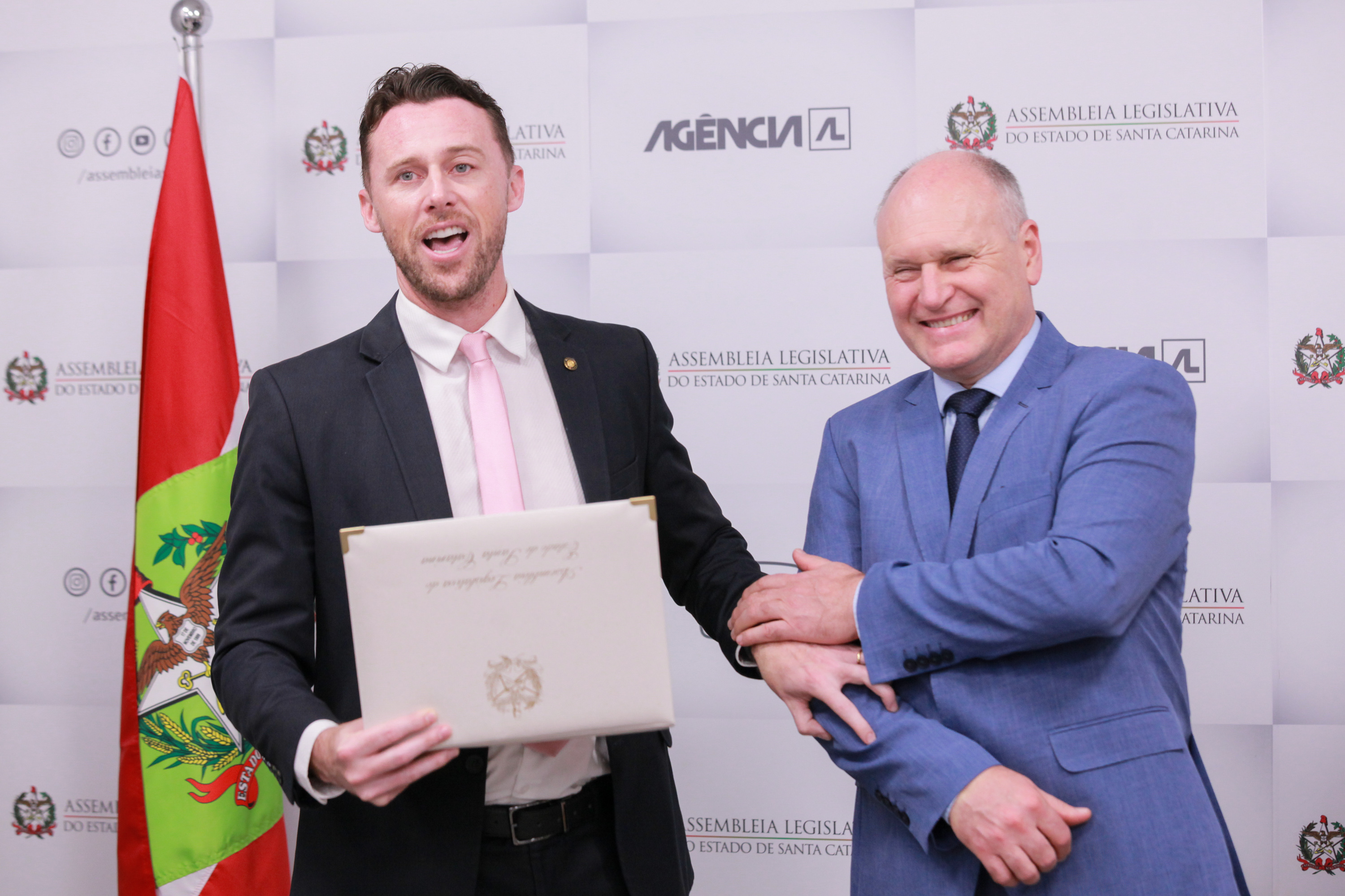 Deputado Fernando Kreling homenageia Marco Antônio Schueda