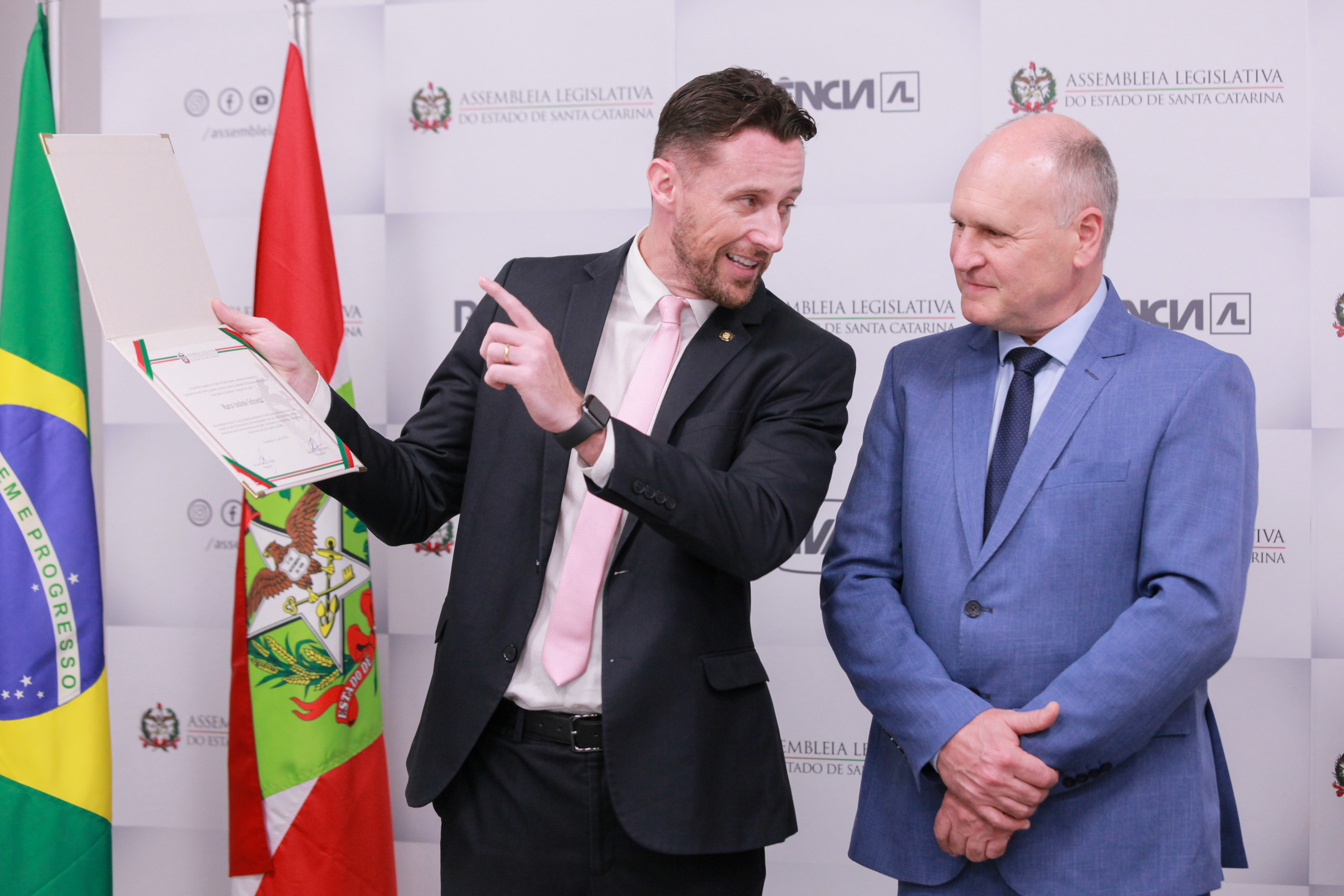 Deputado Fernando Kreling homenageia Marco Antônio Schueda