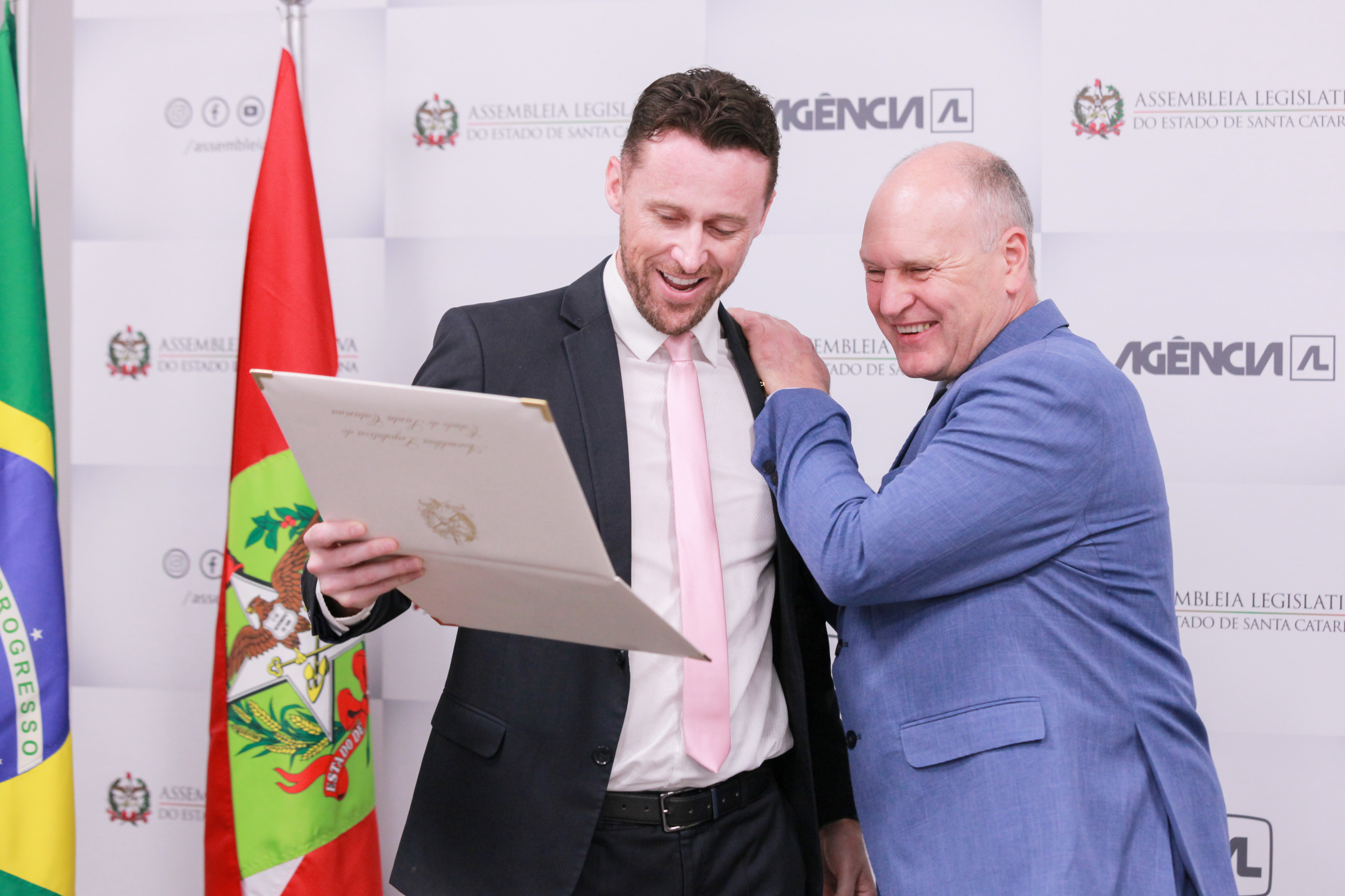 Deputado Fernando Kreling homenageia Marco Antônio Schueda