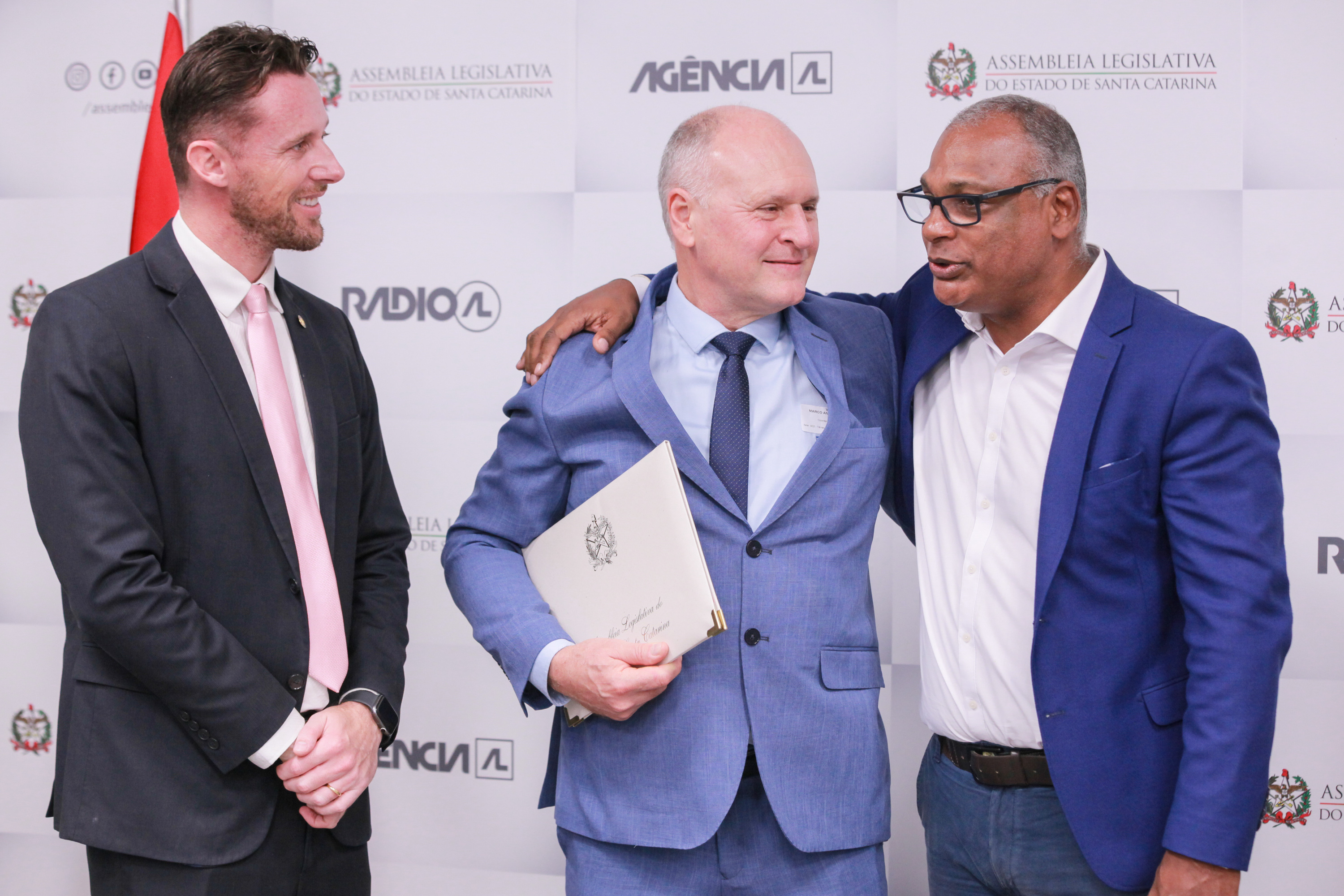Deputado Fernando Kreling homenageia Marco Antônio Schueda
