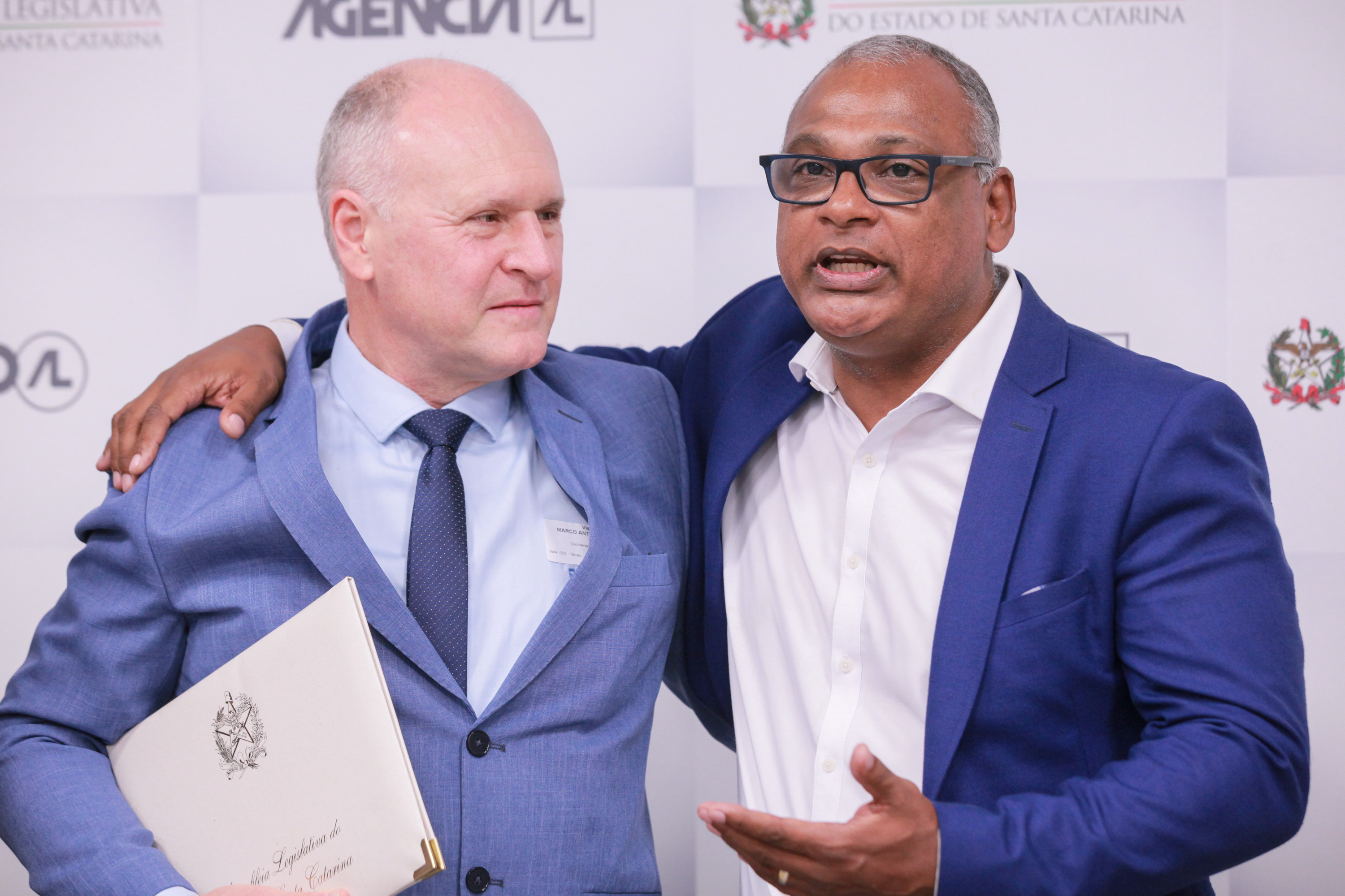 Deputado Fernando Kreling homenageia Marco Antônio Schueda