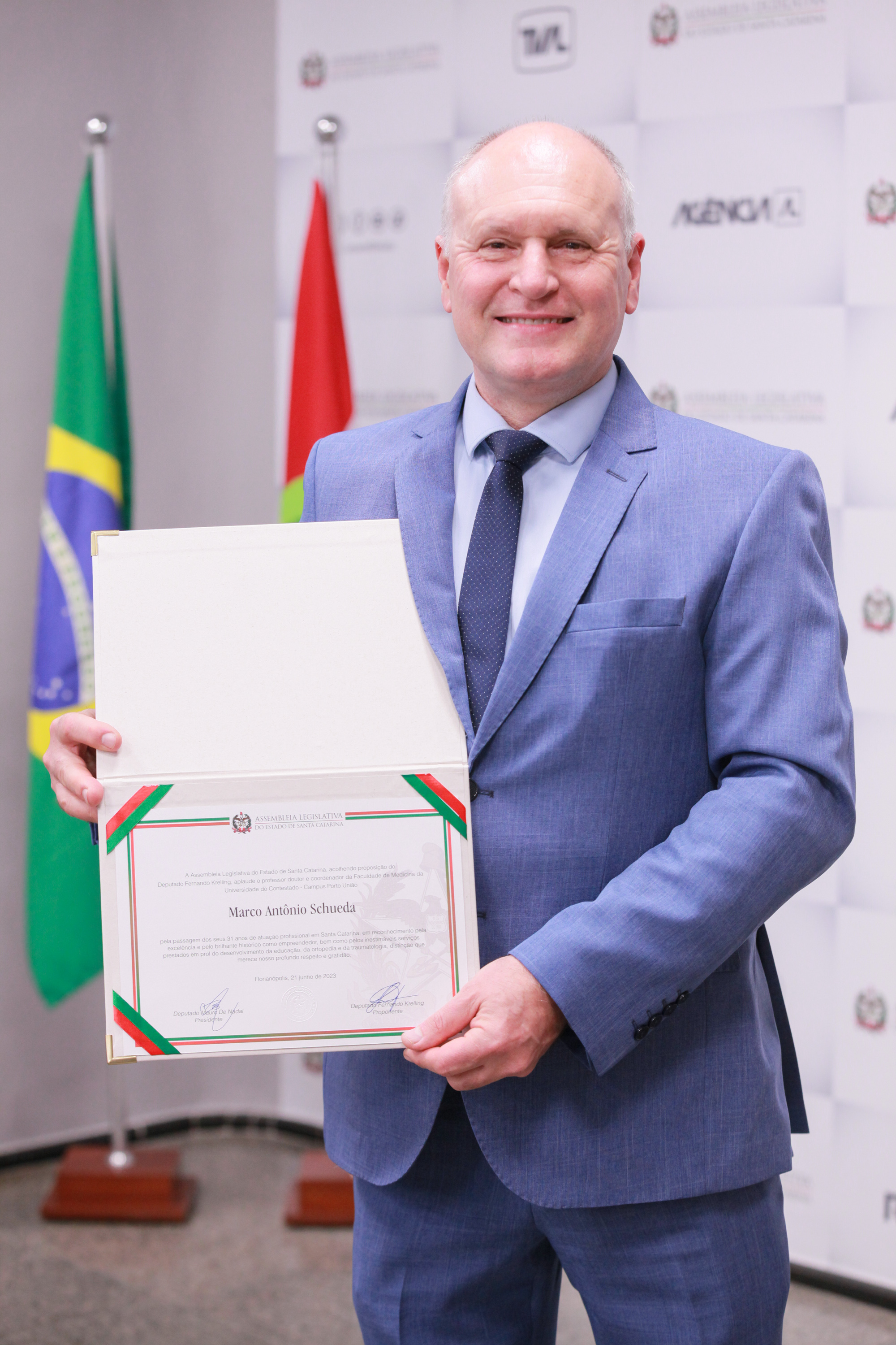 Deputado Fernando Kreling homenageia Marco Antônio Schueda