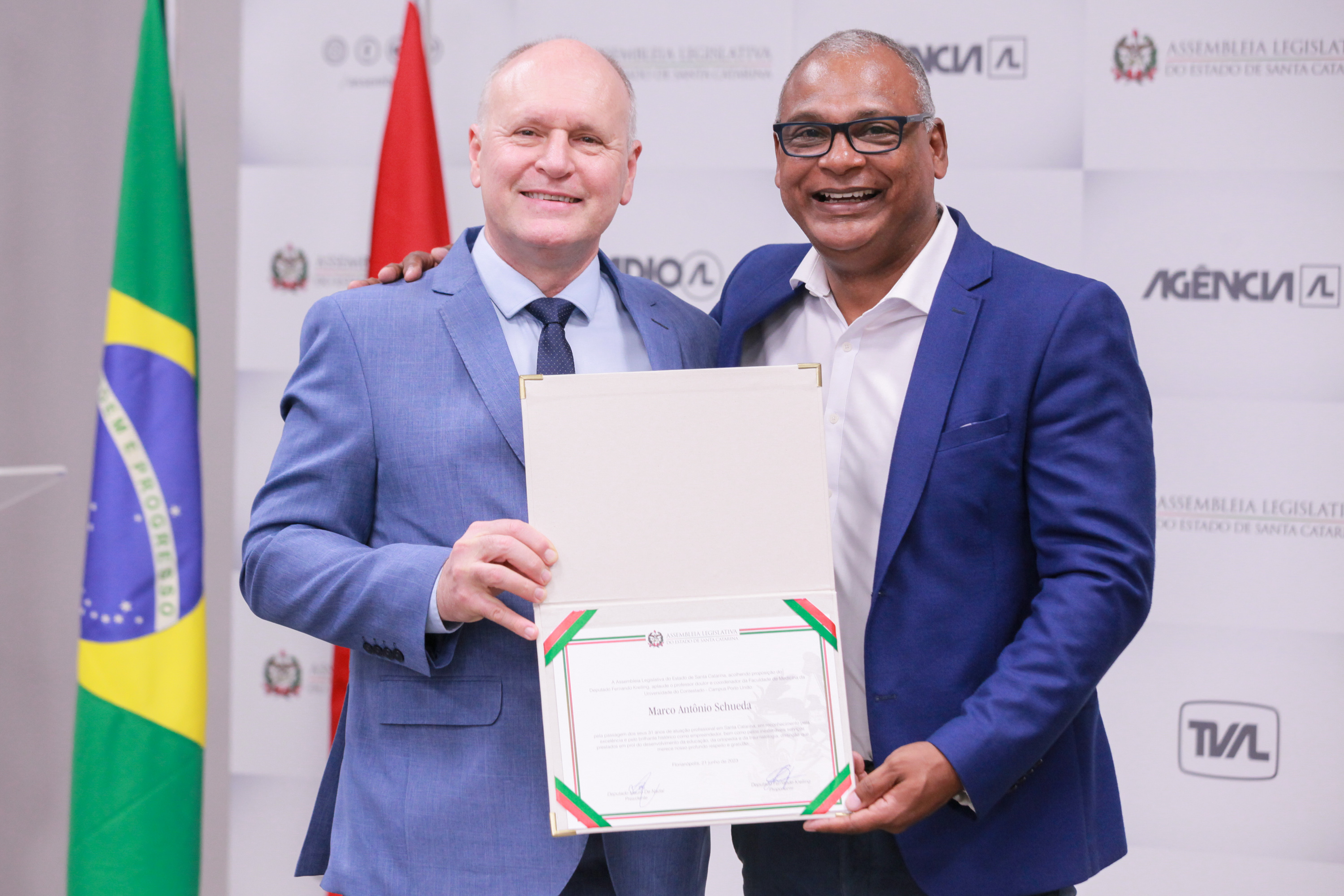 Deputado Fernando Kreling homenageia Marco Antônio Schueda