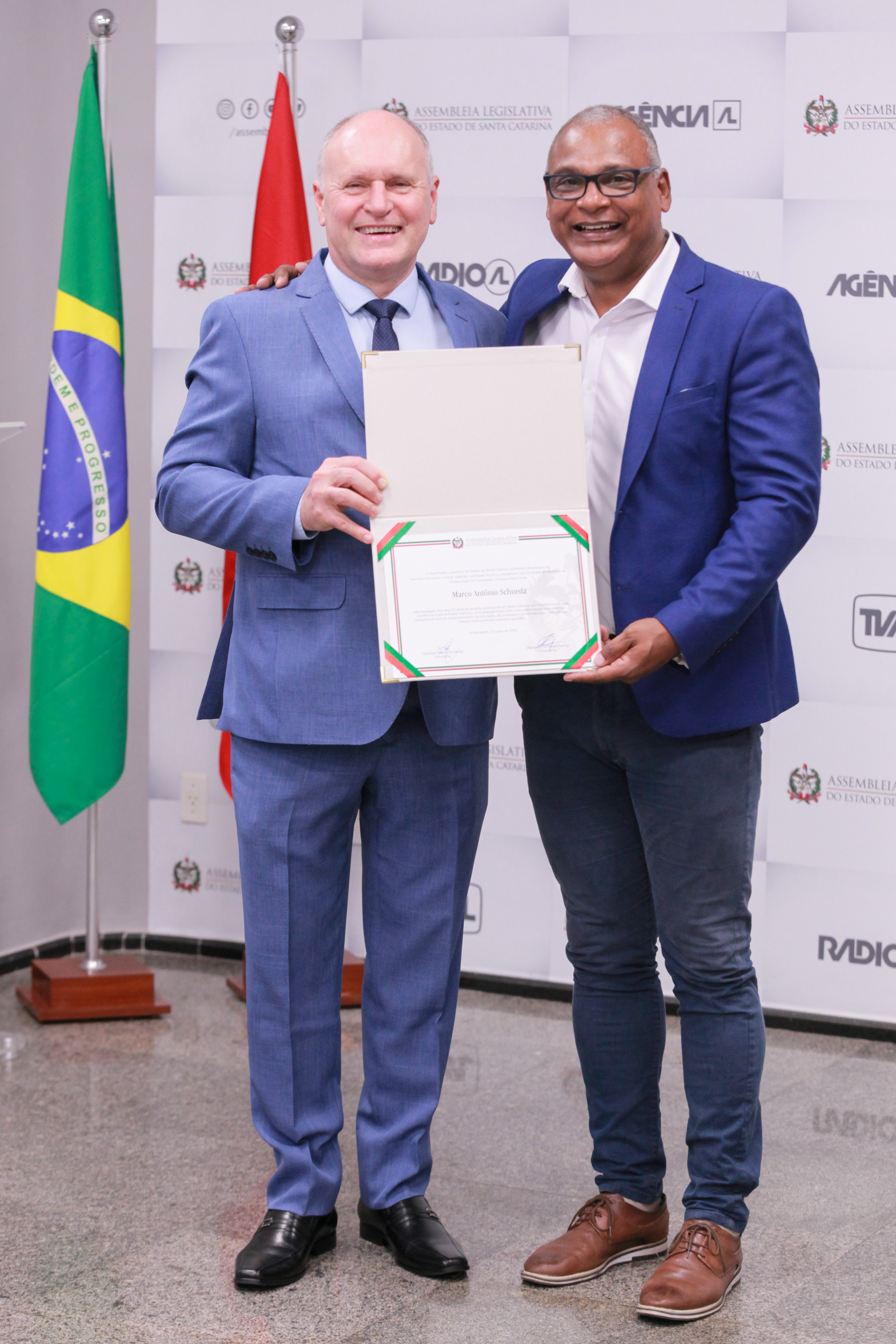 Deputado Fernando Kreling homenageia Marco Antônio Schueda