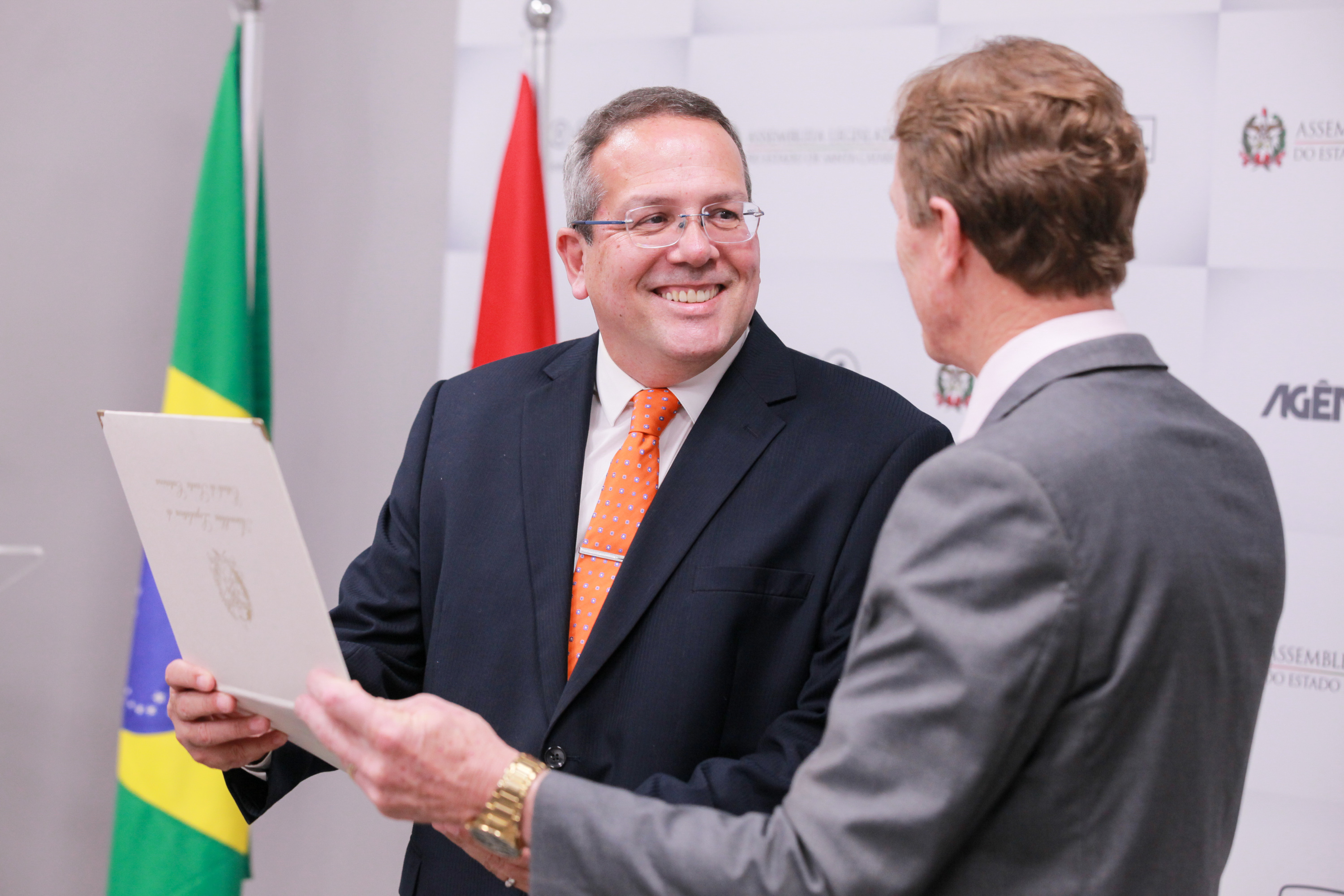 Deputado Volnei Weber entrega homengem à Polidoro Júnior