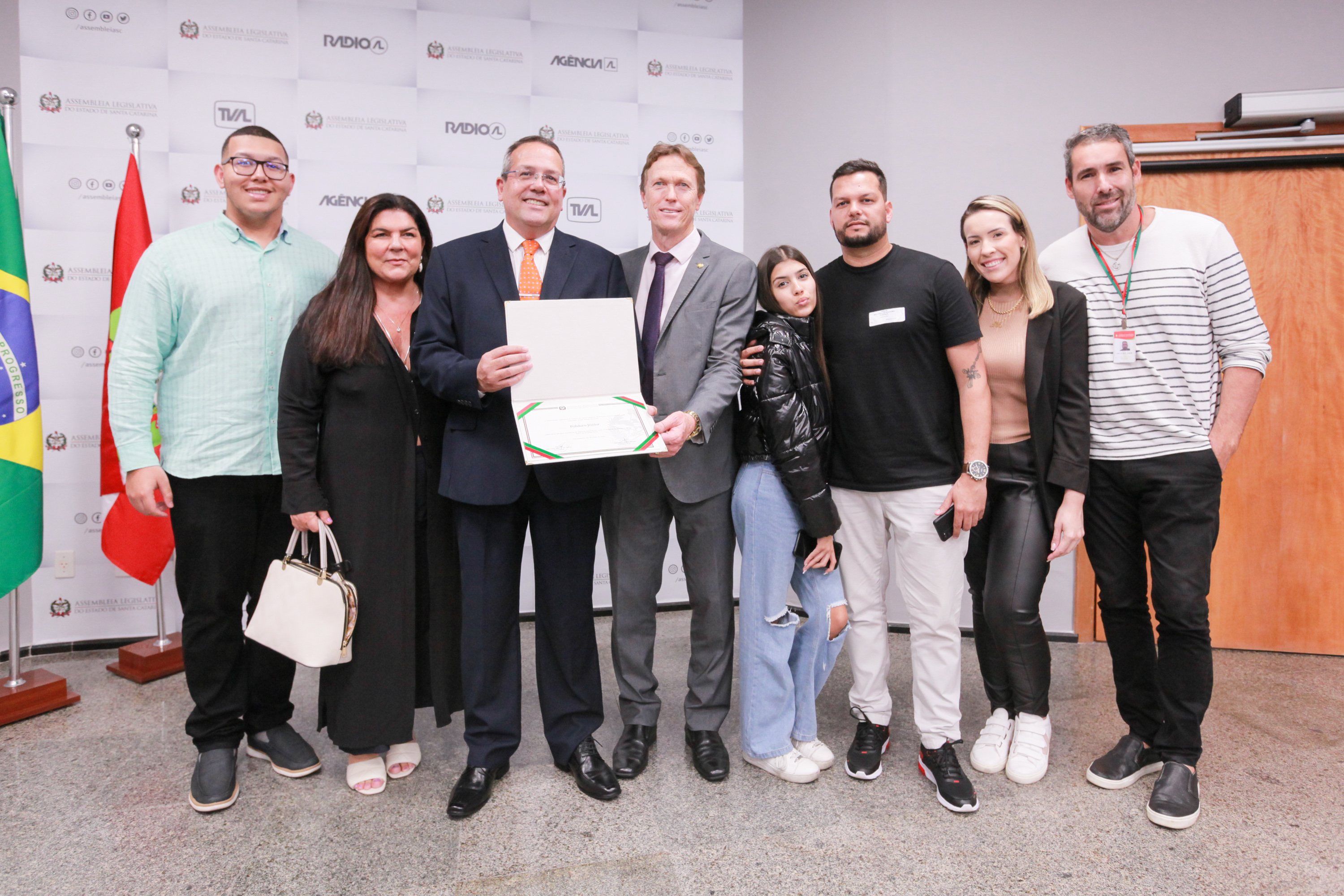 Deputado Volnei Weber entrega homengem à Polidoro Júnior