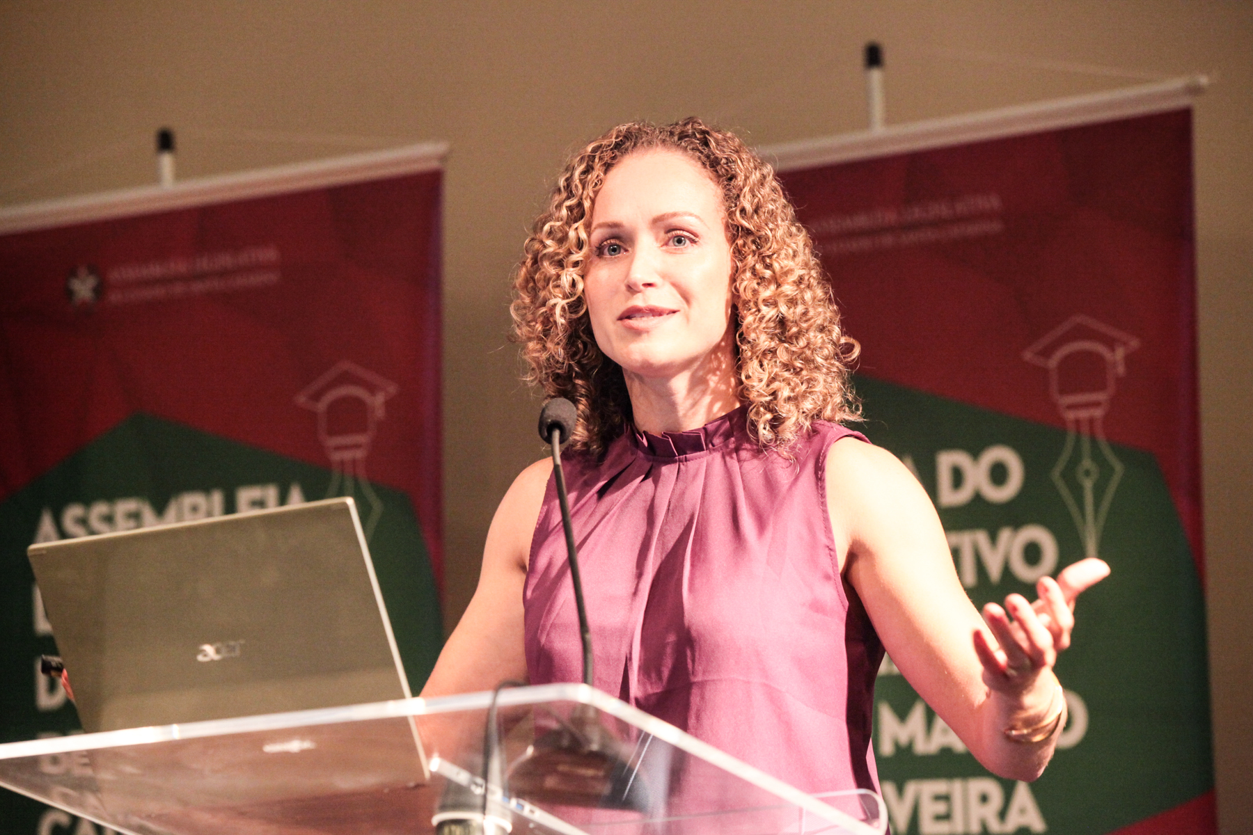 Seminário de Atenção a Saúde das Pessoas com Doenças Raras - Doutora Lisiane Ganassin