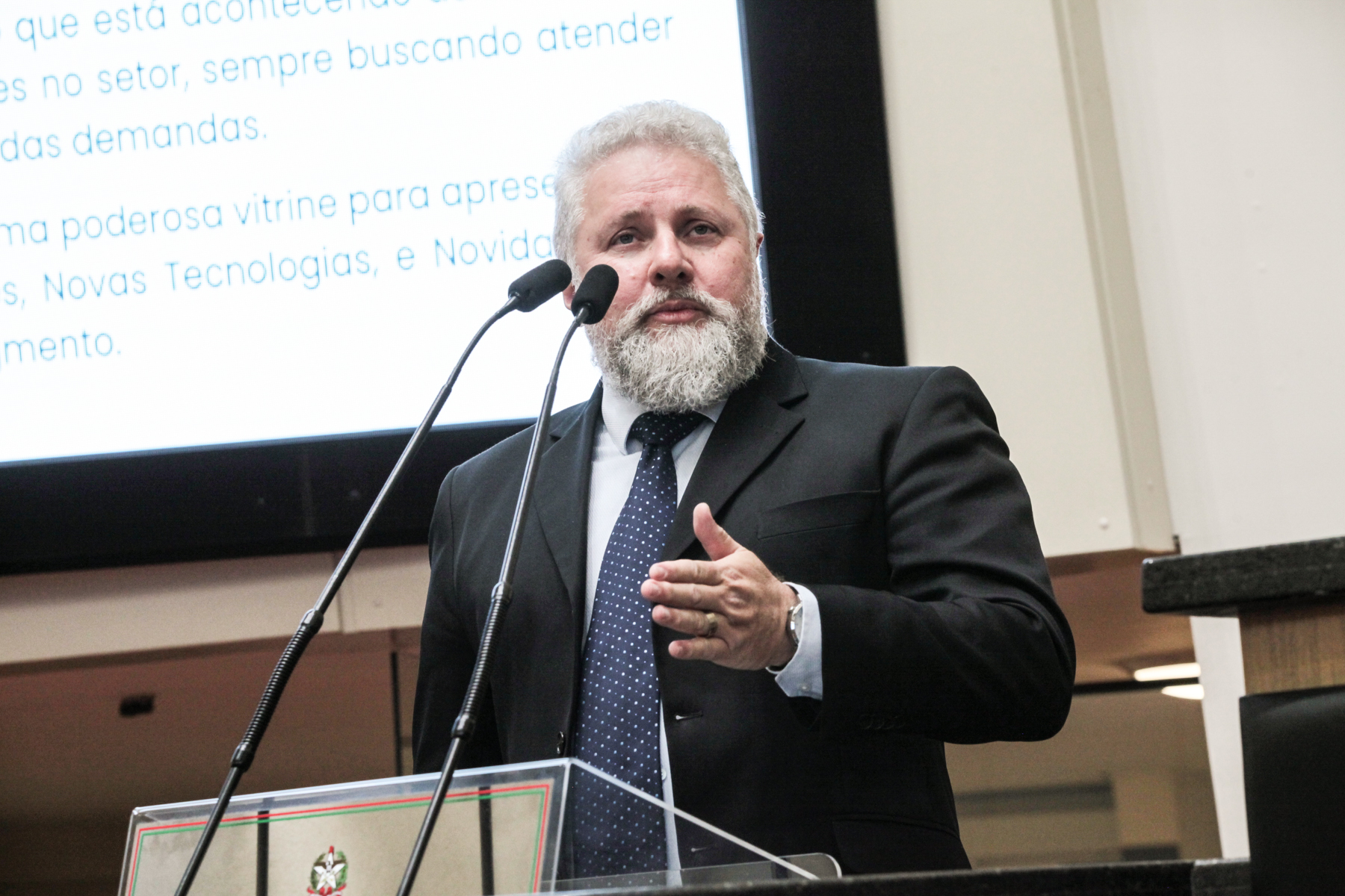 Suspensão da Sessão Ordinária - Carlos Brandão