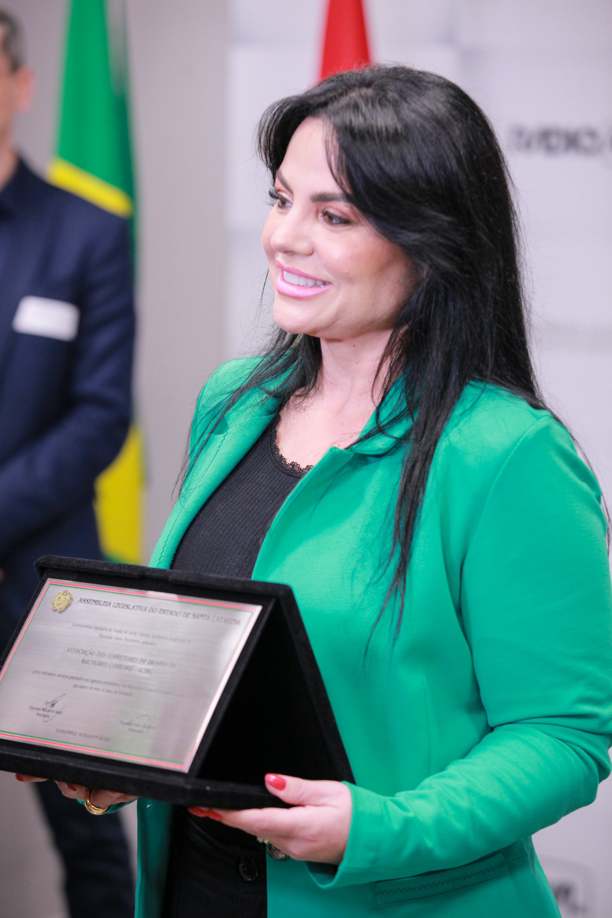 Deputado Carlos Humberto entrega homengem a corretores de Balneário Camboriú