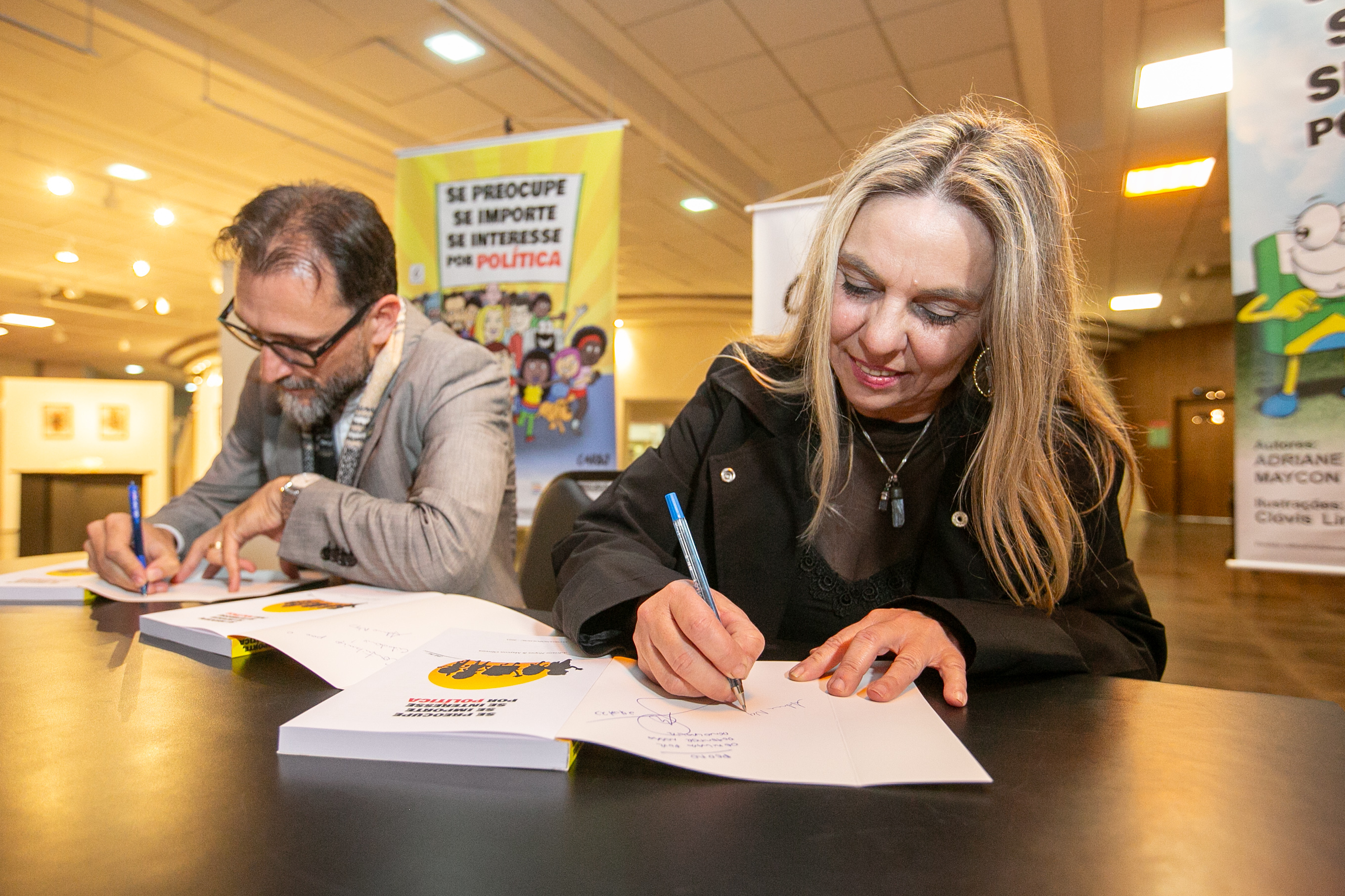 LANÇAMENTO LITERÁRIO - 