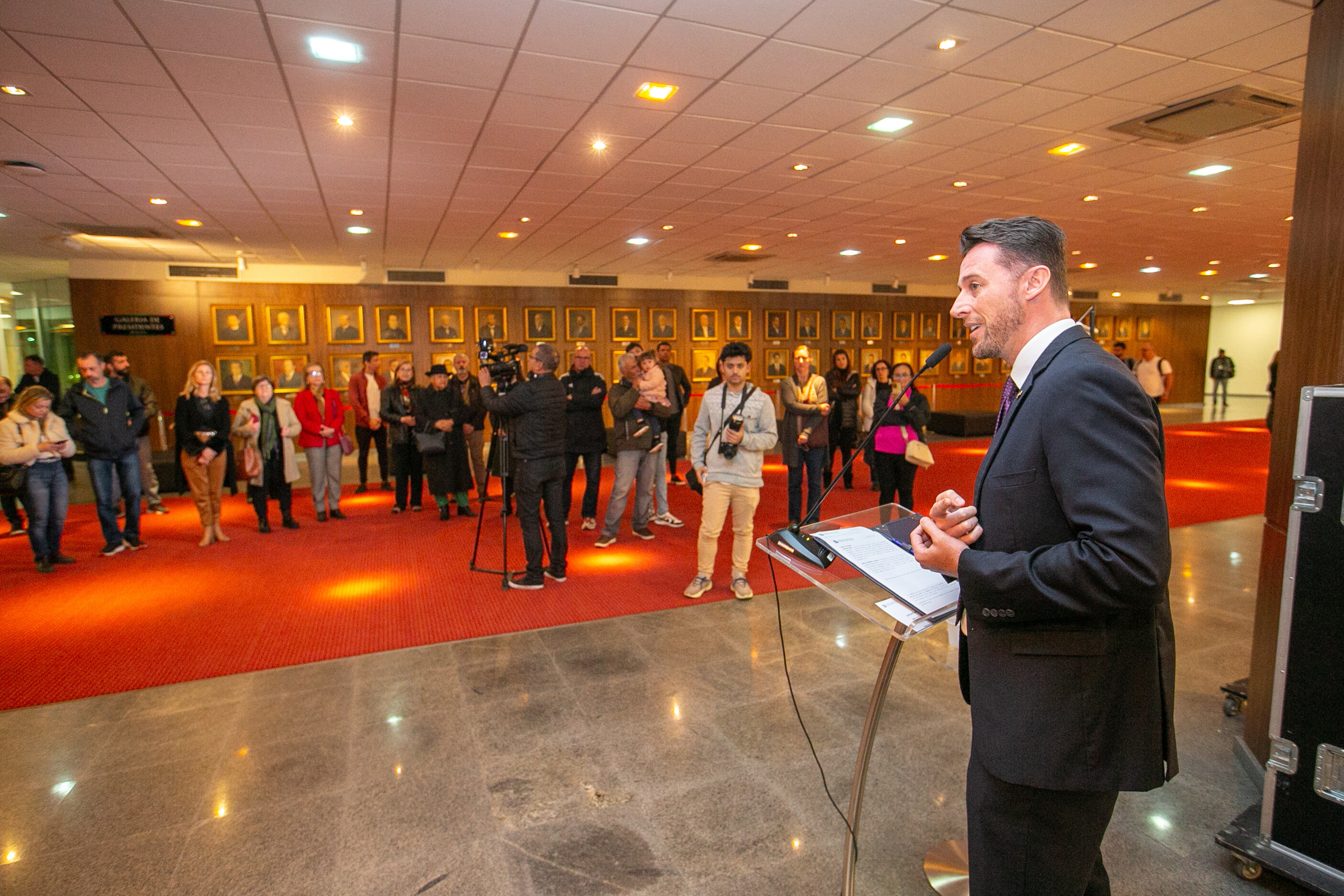 Deputado Fernando Krelling fala durante o evento