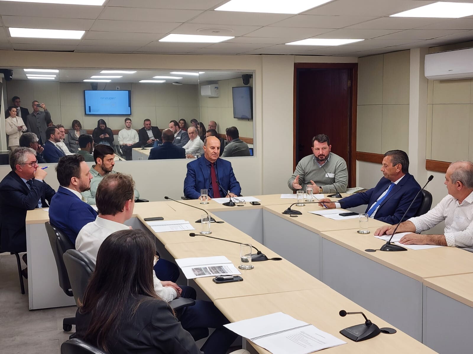 Bancada do Sul assume compromisso com a construção da Casa do Empreendedor em Araranguá