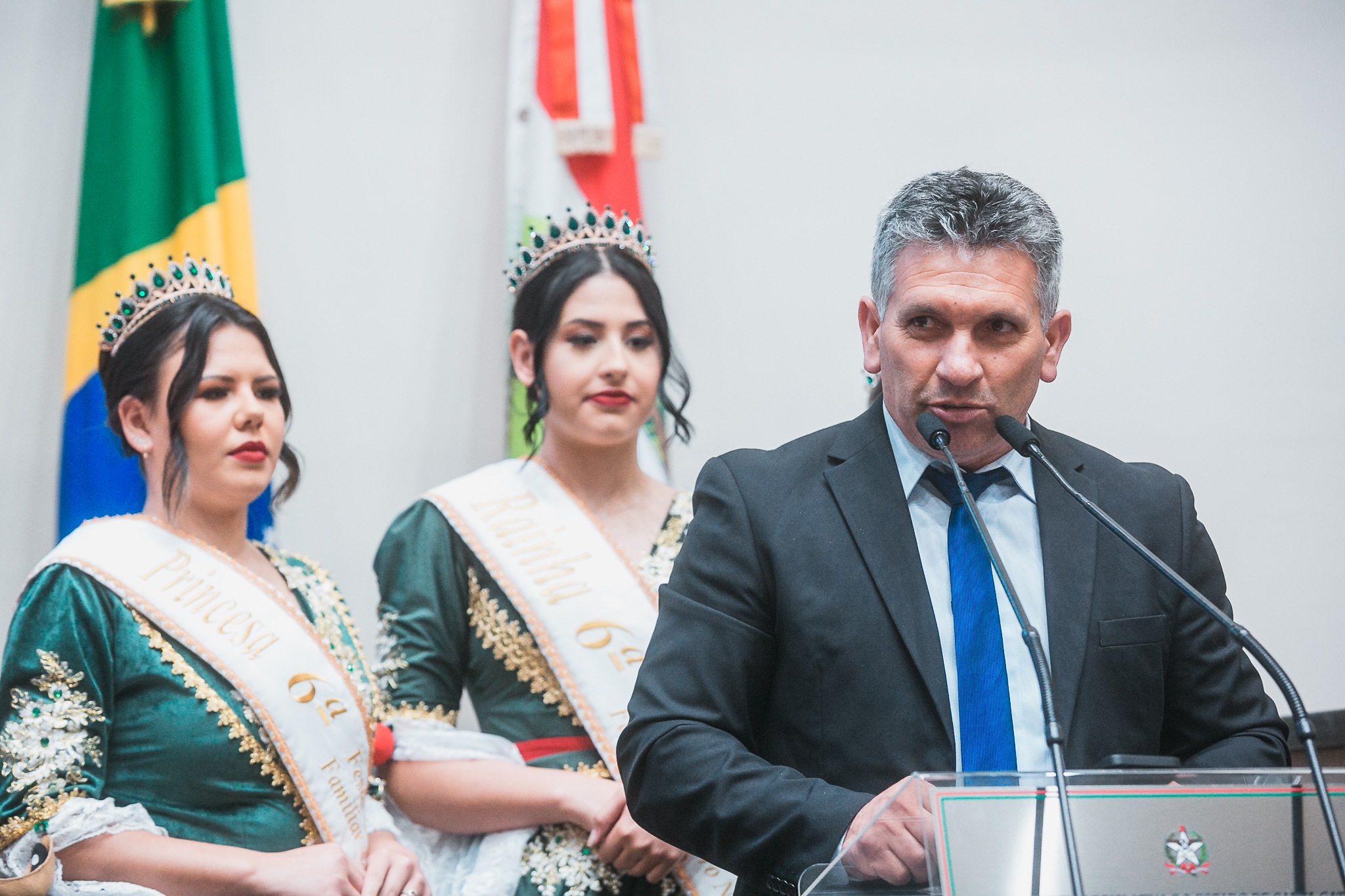 Suspensão de Sessão - Prefeito e Realeza de Cerro Negro